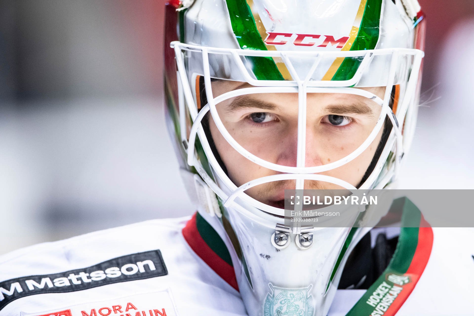 Moras målvakt Olof Lindbom värmer upp