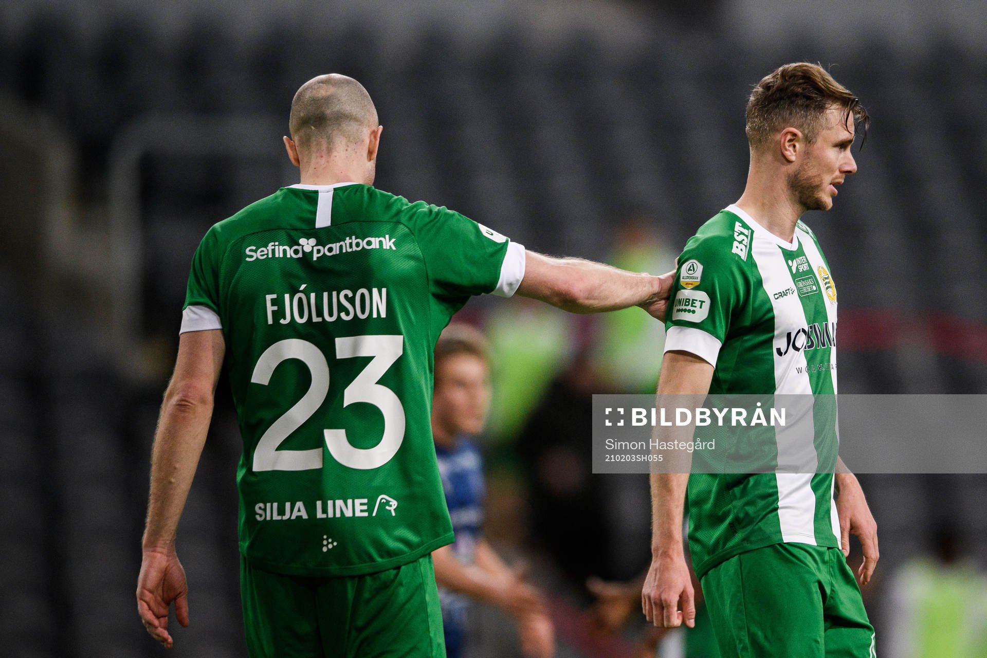 Hammarbys  Jon Gudni Fjóluson och Richard Magyar deppar