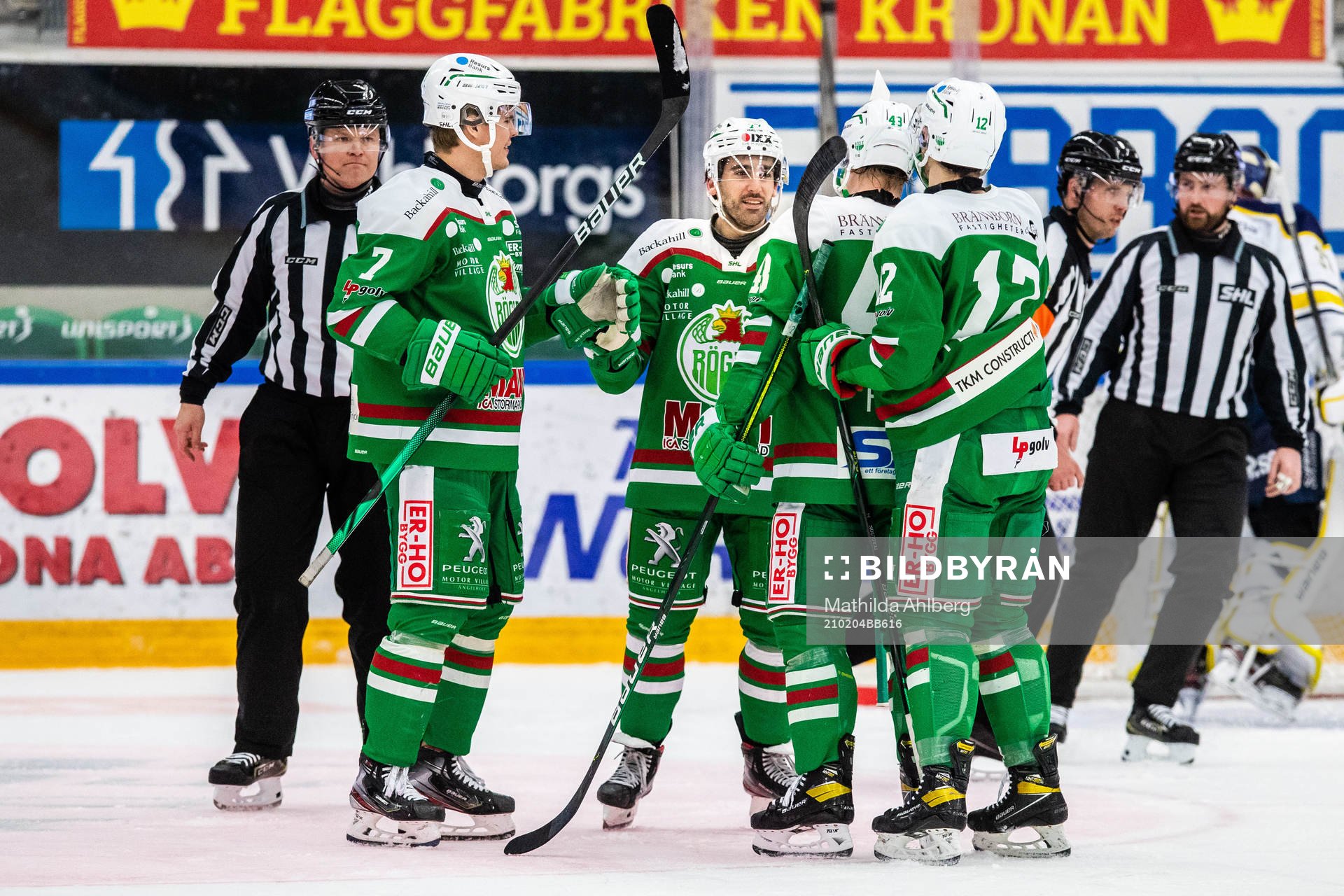Rögles Joey LaLeggia (m) jublar med lagkamrater