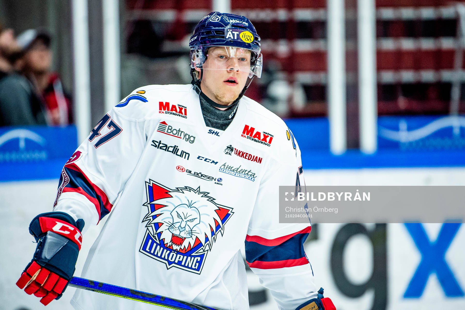 Linköpings Anton Karlsson värmer upp innan