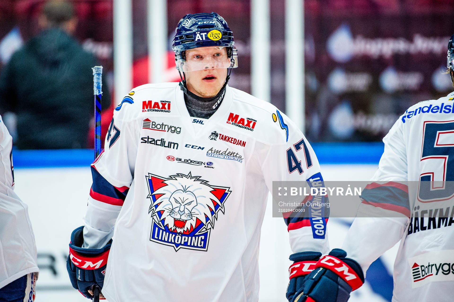 Linköpings Anton Karlsson värmer upp innan