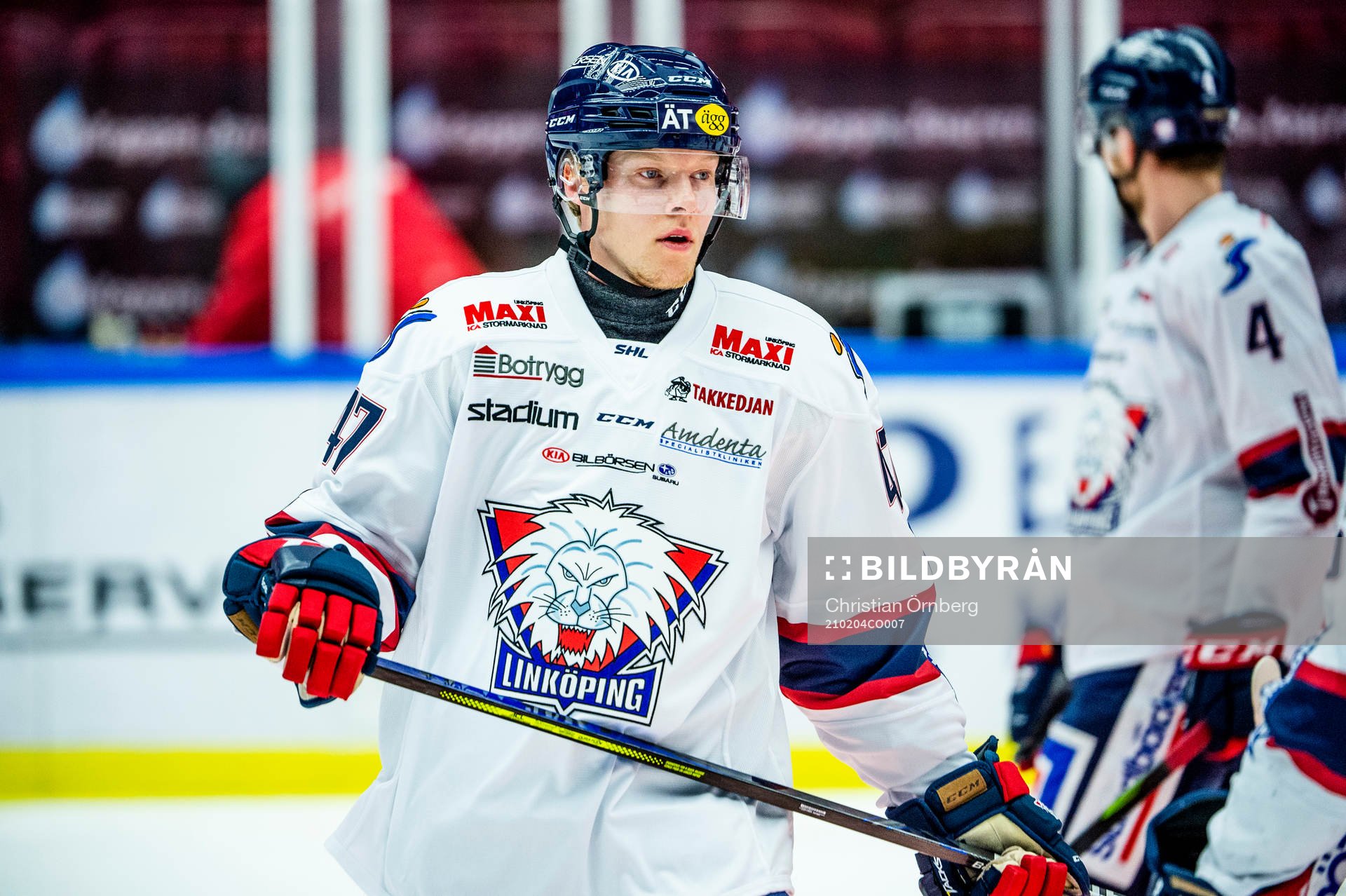 Linköpings Anton Karlsson värmer upp innan