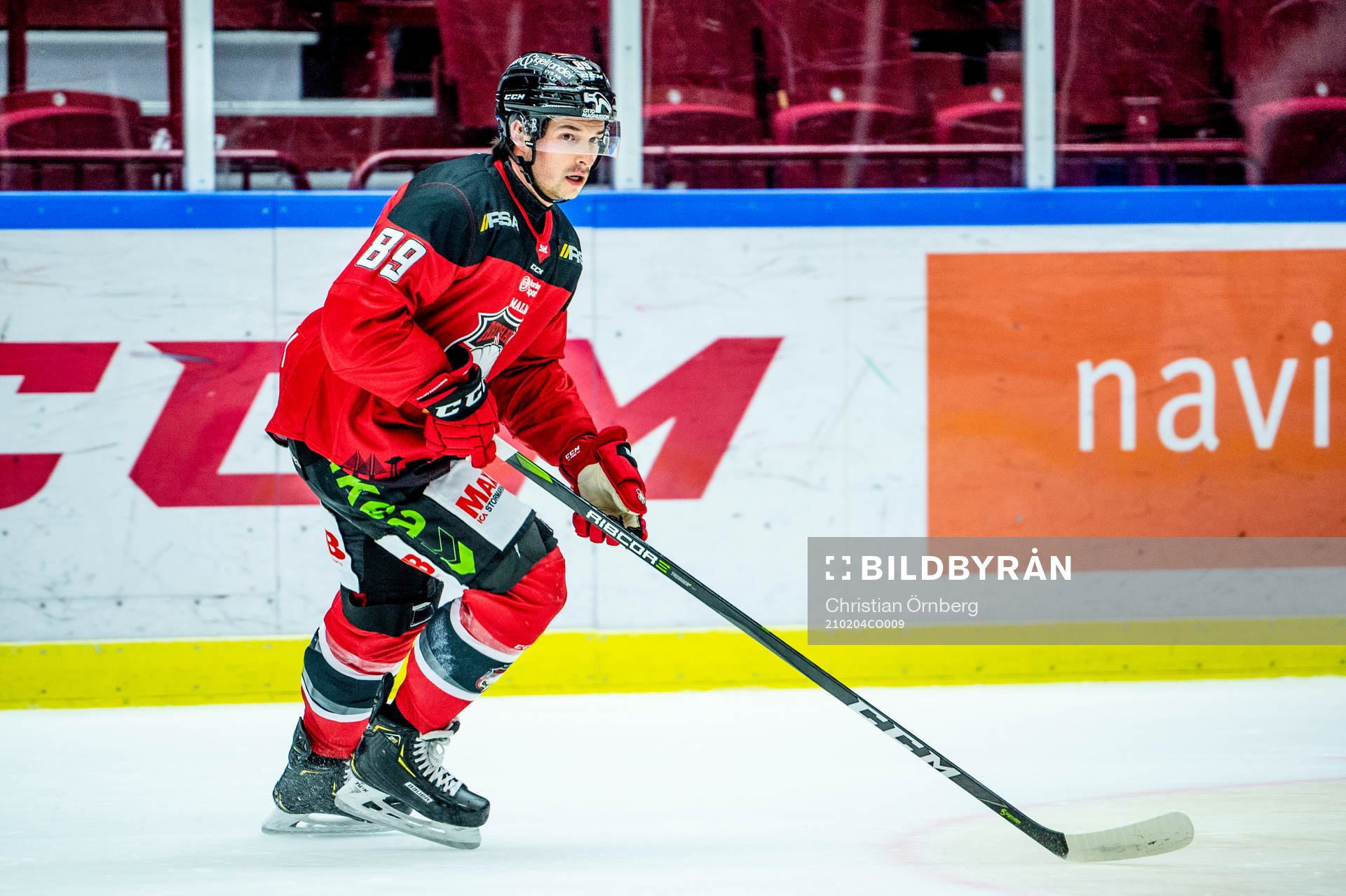 Malmö Redhawks Matt Puempel värmer upp innan