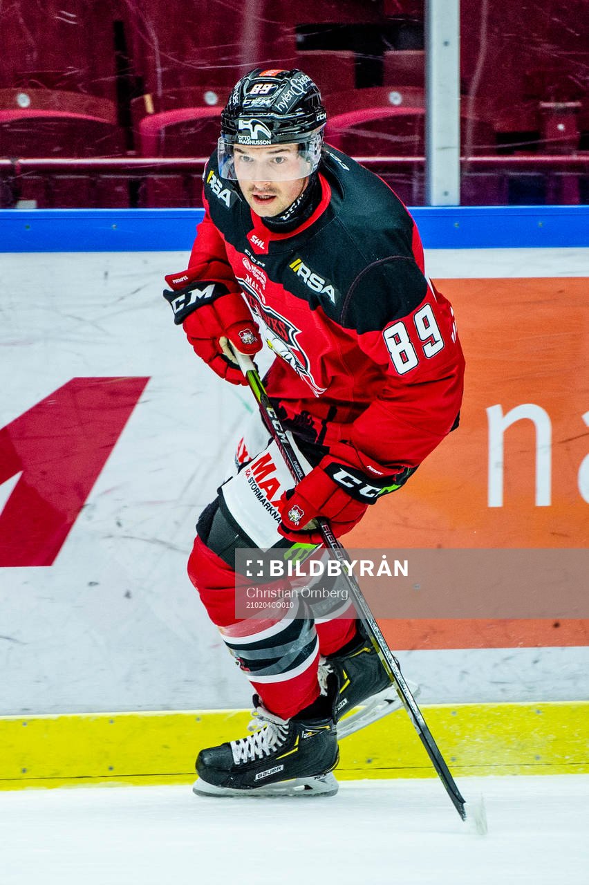Malmö Redhawks Matt Puempel värmer upp innan