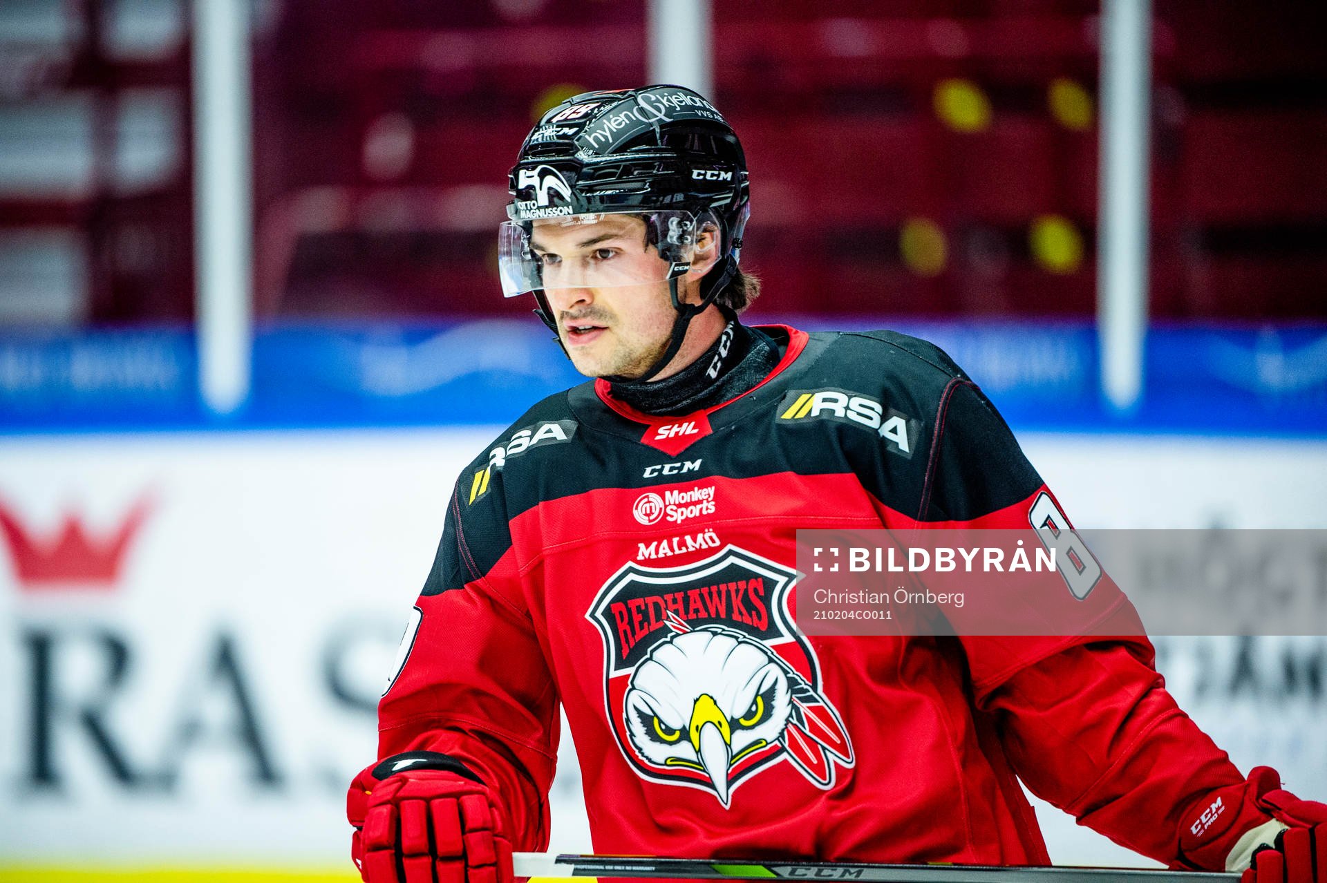 Malmö Redhawks Matt Puempel värmer upp innan
