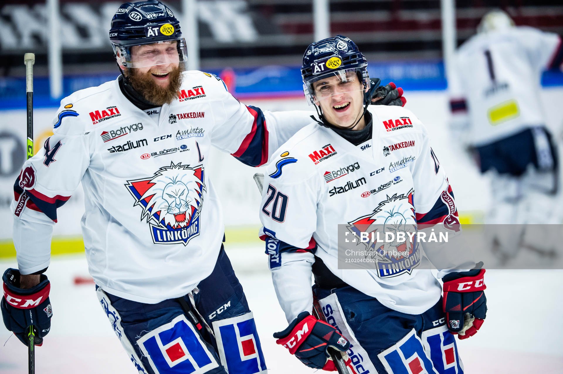 Linköpings Jonas Junland och Nikola Pasic jublar