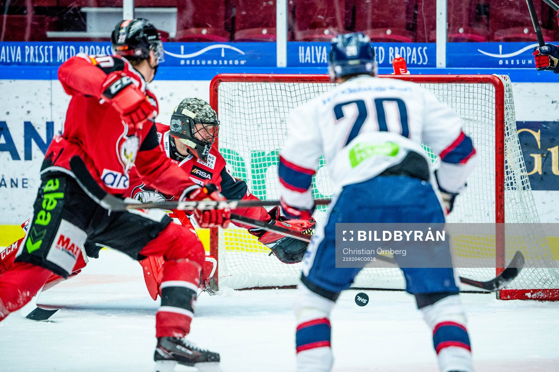 Linköpings Nikola Pasic sätter 0-1 på Malmö Redhawks