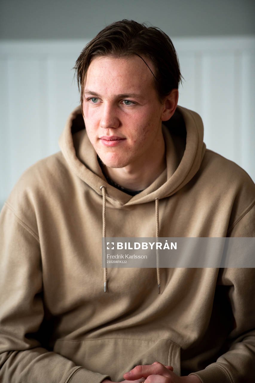 Degerfors IF Adam Carlen blir intervjuad