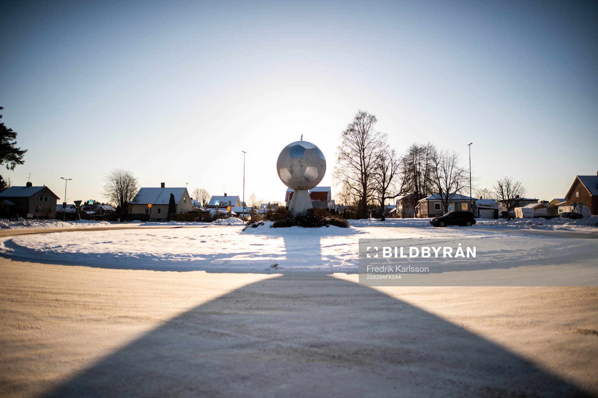 Fotboll i en rondell i Degerfors