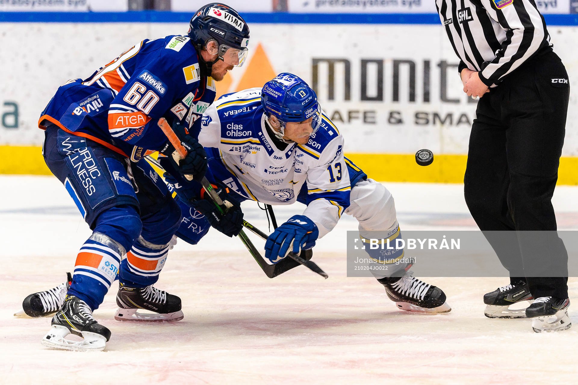 Växjös Erik Josefsson tekar mot Leksands Jon Knuts
