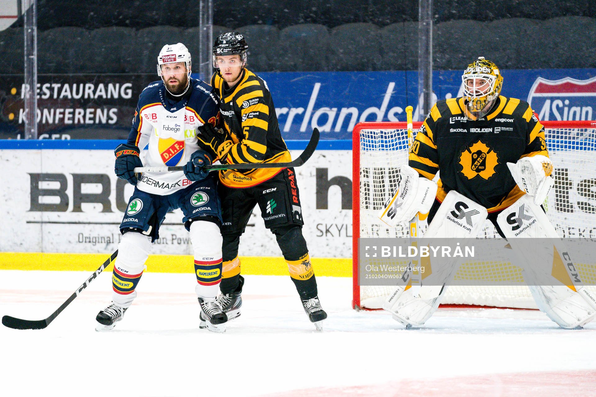 Djurgårdens Dick Axelsson och Skellefteås Philip Broberg