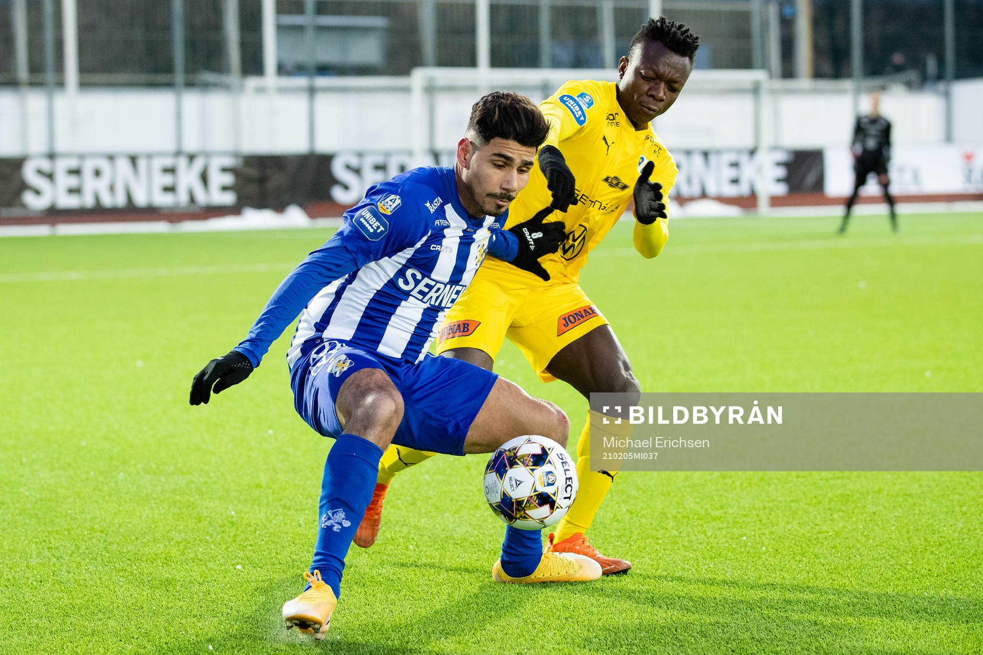 IFK Göteborgs Hosam Aiesh och Halmstads Thomas Boakye