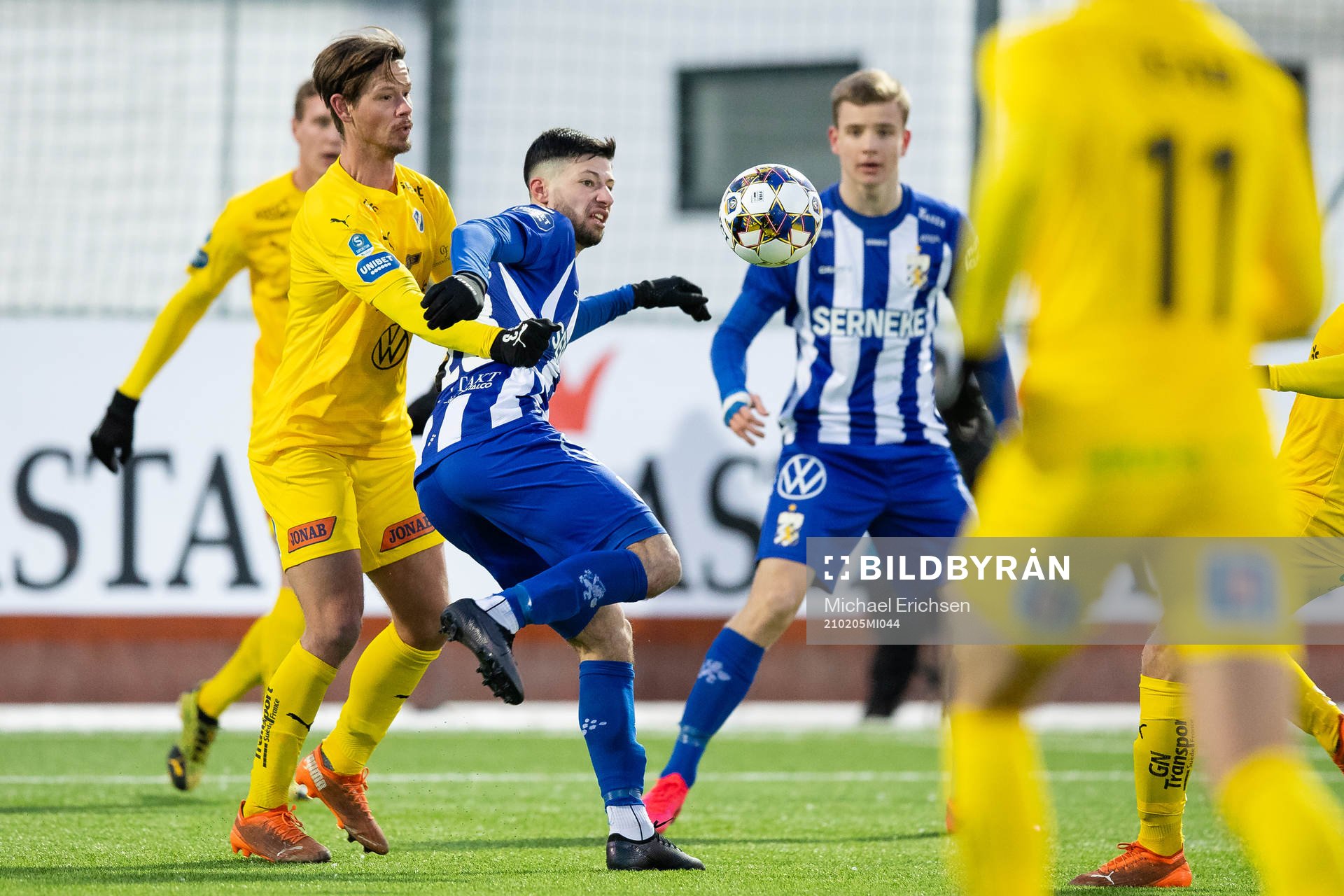 Halmstads Dusan Djuric och IFK Göteborgs Kevin Yakob