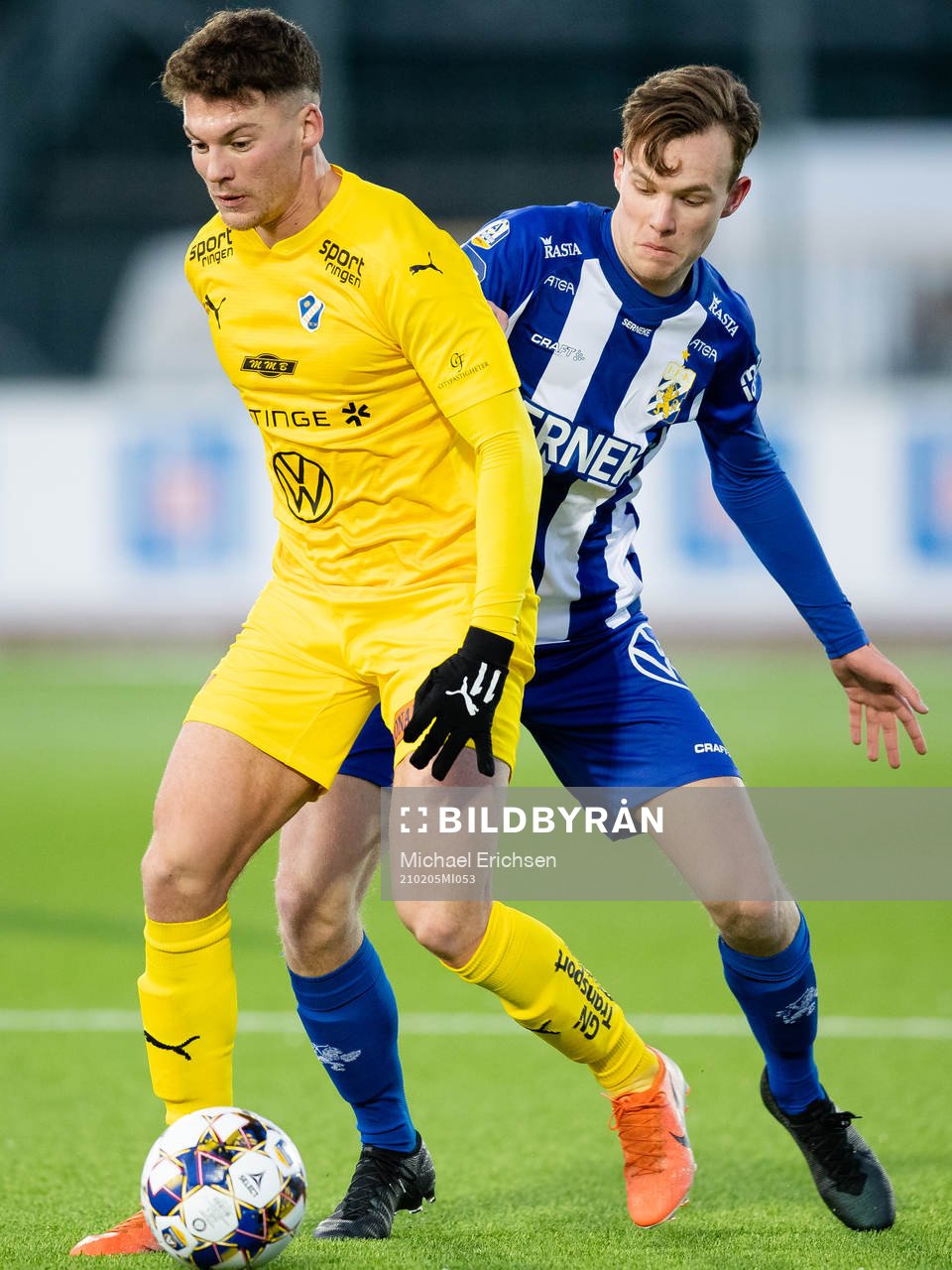 Halmstads Samuel Kroon och IFK Göteborgs Tim Van Assema