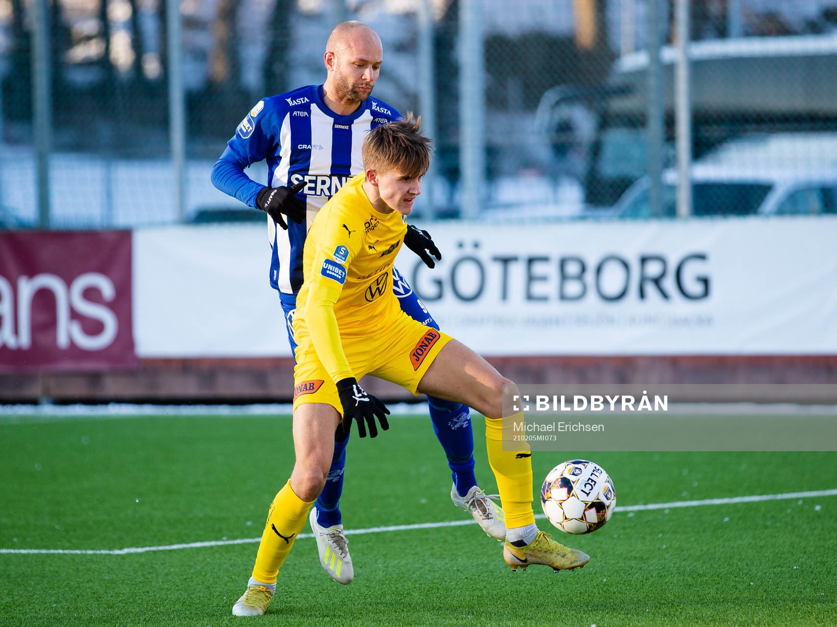 IFK Göteborgs Robin Söder och Halmstads Erik Ahlstrand