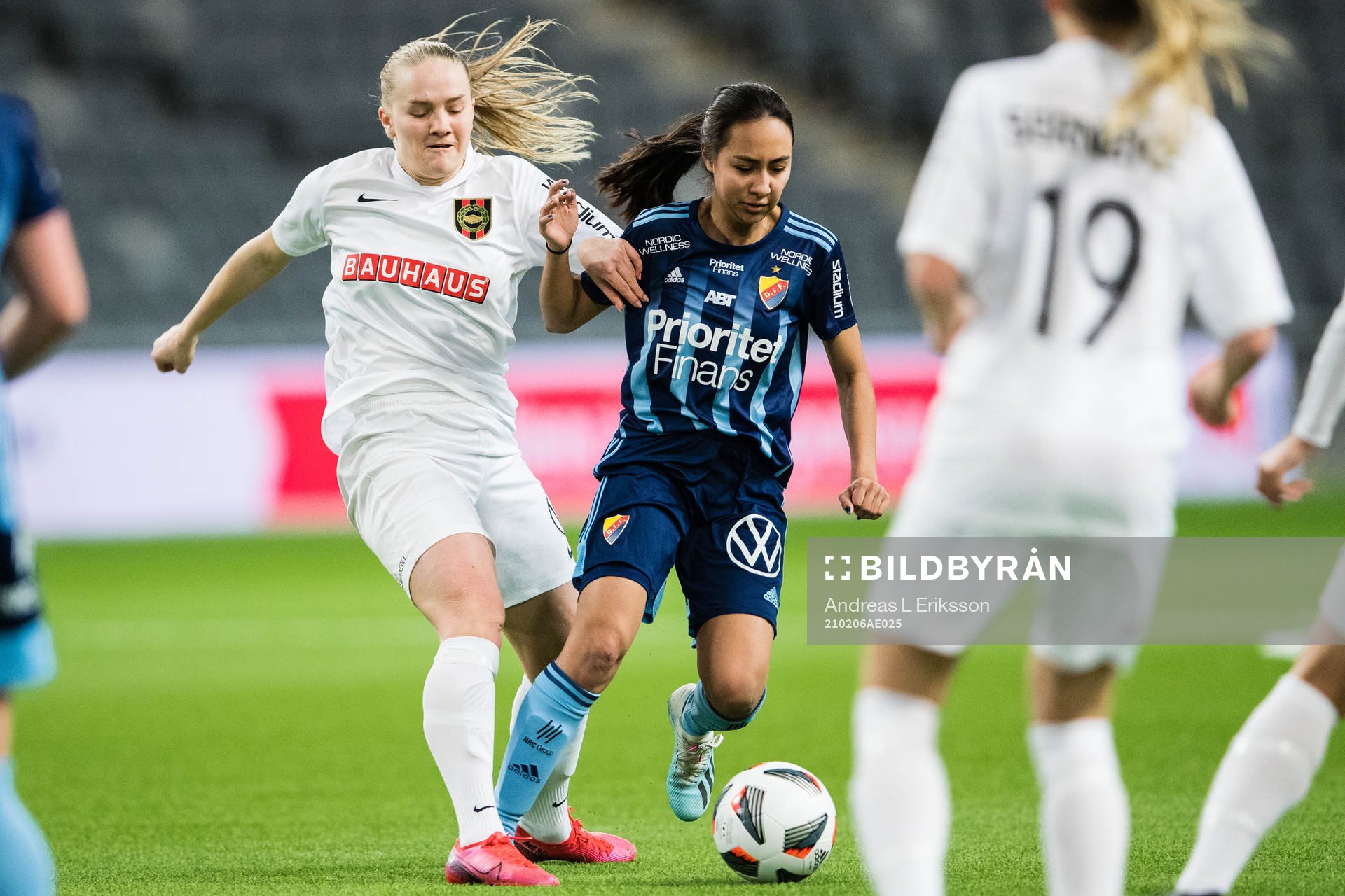 Brommapojkarnas Klara Andrup och Djurgårdens Nicole Ruiz
