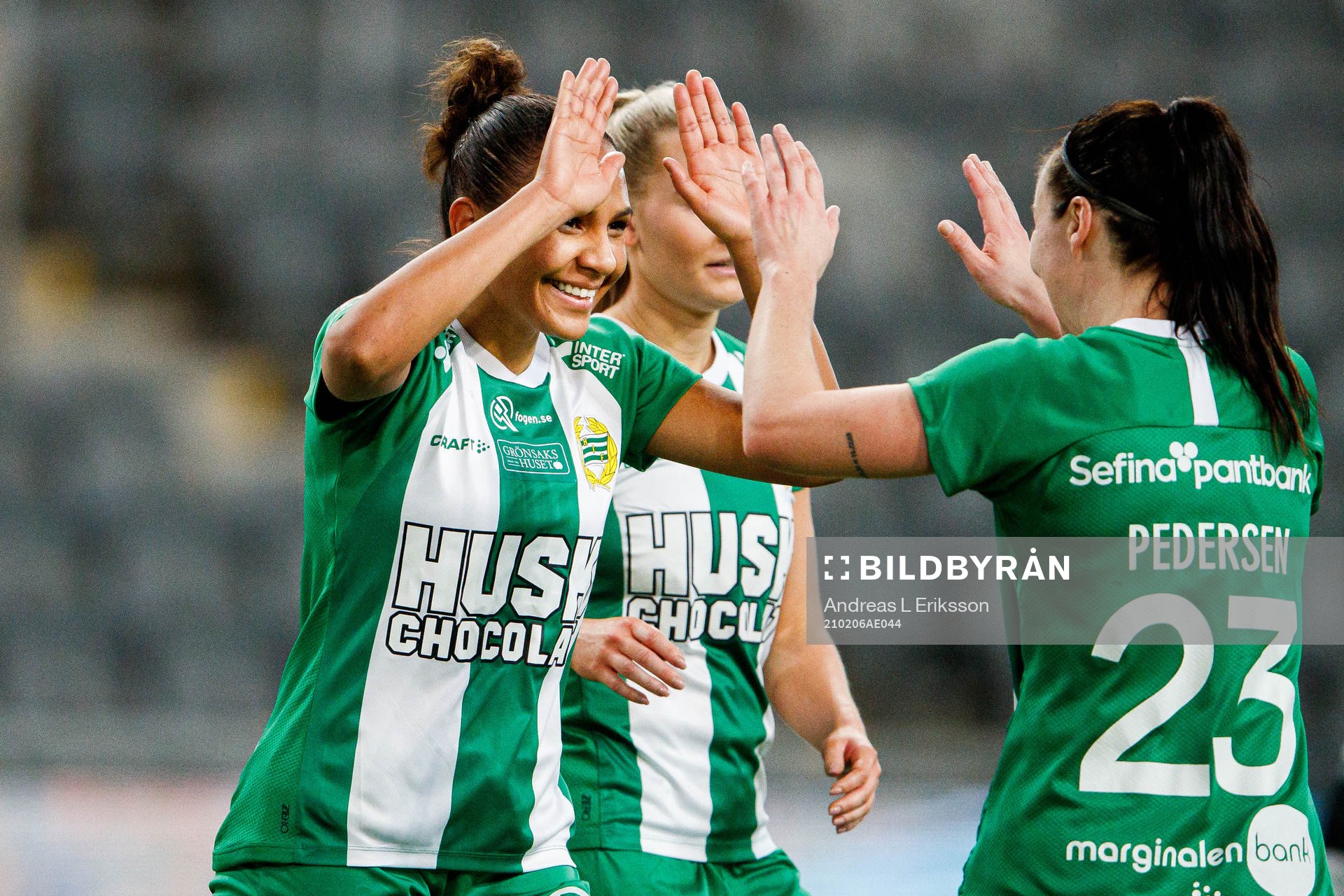 Hammarbys Madelen Janogy jublar med June Pedersen
