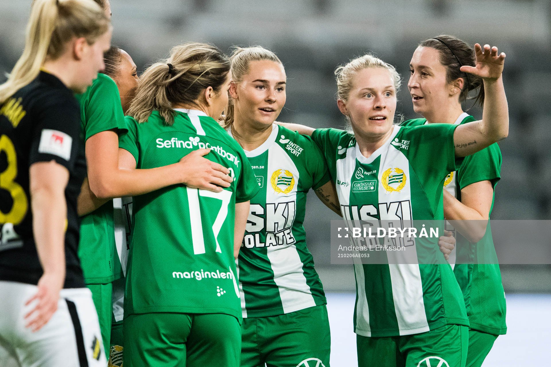 Hammarbys Emma Jansson och Emilia Larsson jublar