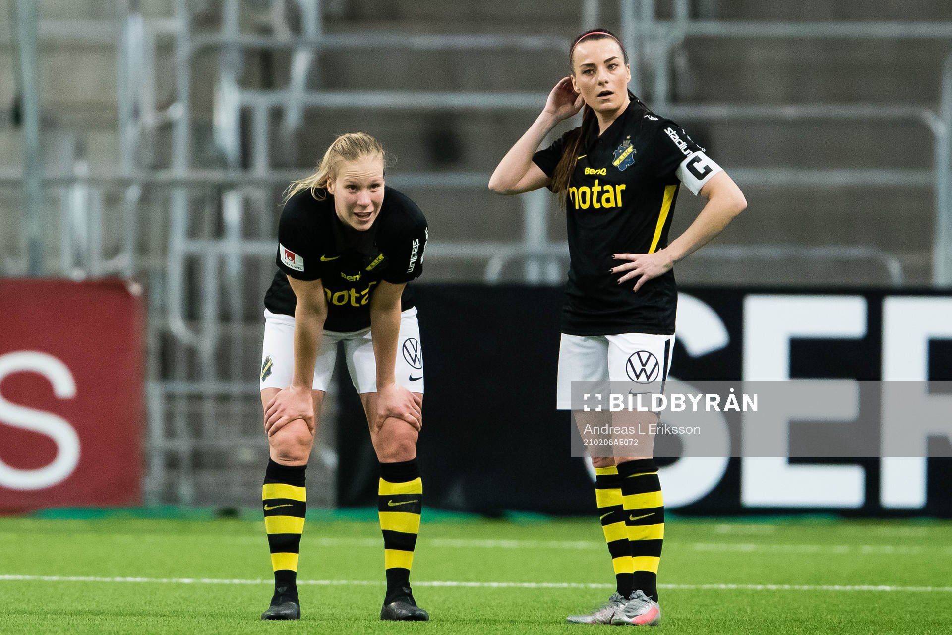s Emma Santamäki och Hallbera Gisladottir deppar