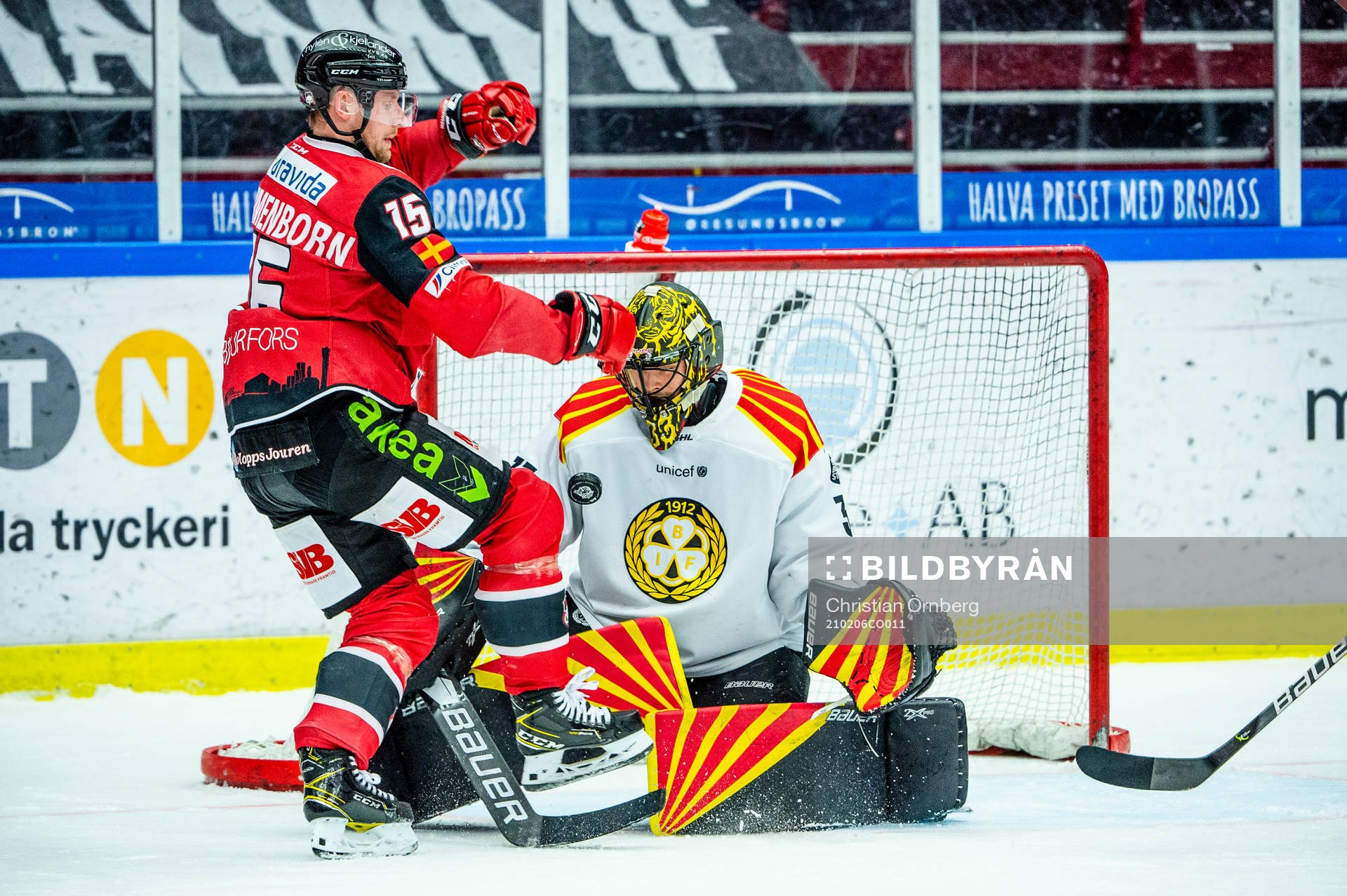 Malmö Redhawks Axel Wemmenborn mot Brynäs målvakt Samuel