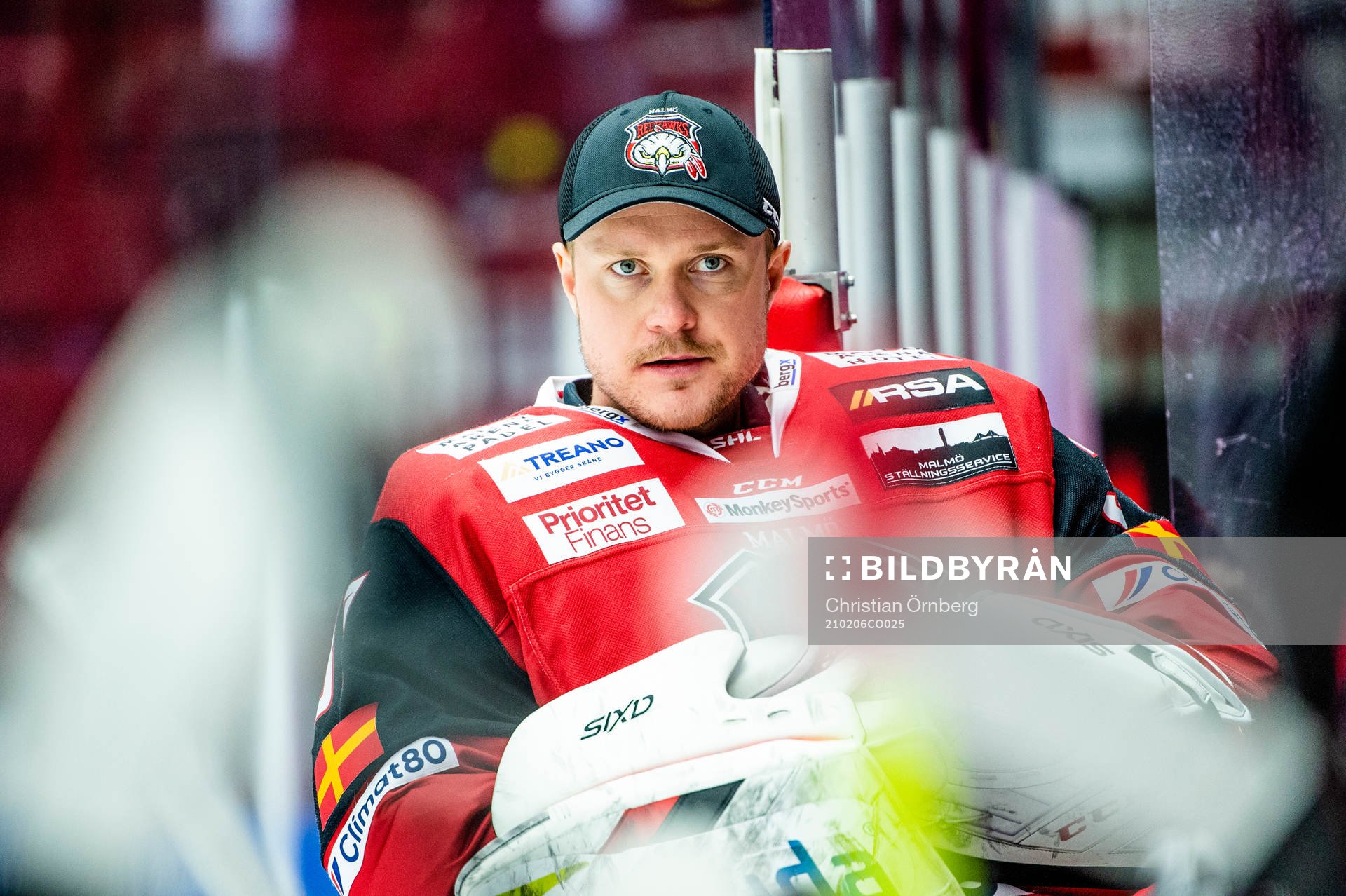 Malmö Redhawks målvakt Lars Volden på bänken