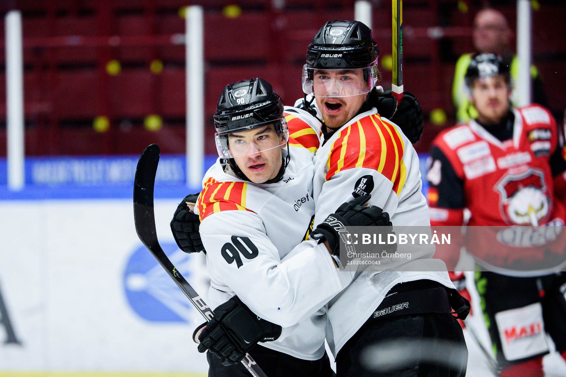 Brynäs Shane Harper jublar med Marcus Björk