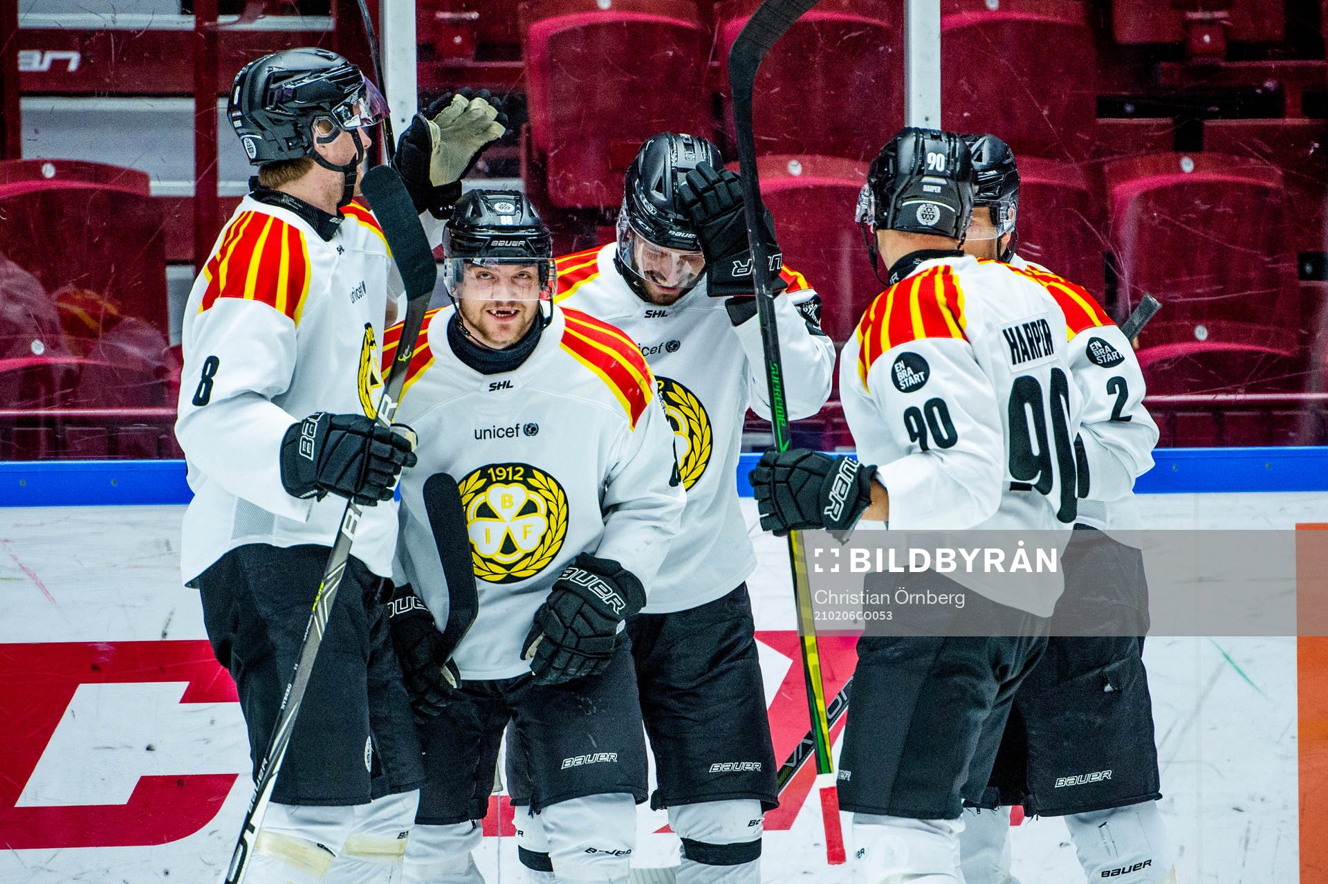 Brynäs Jadeon Descheneau jublar lagkamraterna