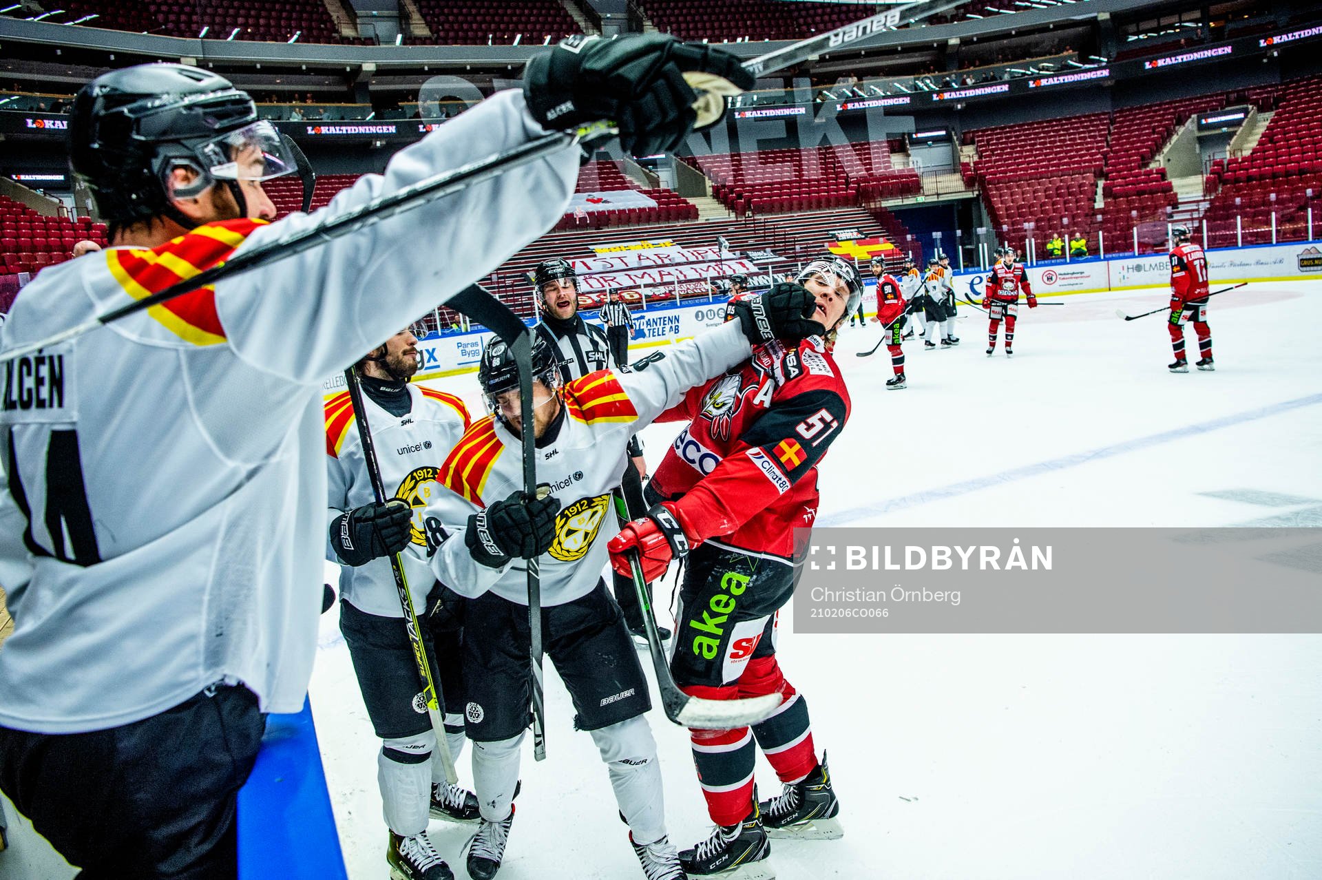 Brynäs Jadeon Descheneau trycker till Malmö Redhawks Emil