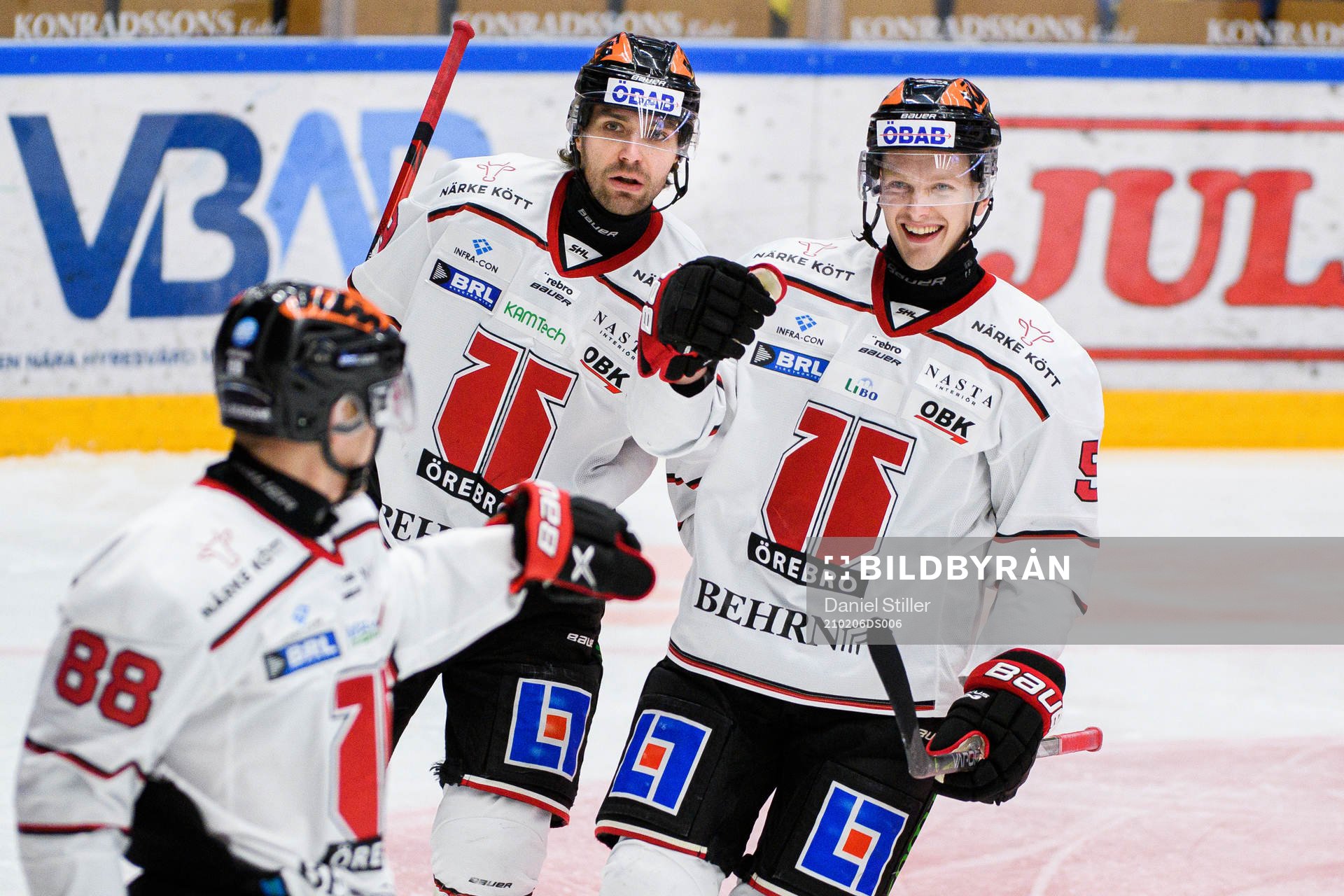 Örebros Ludvig Rensfeldt och Gustav Backström jublar med