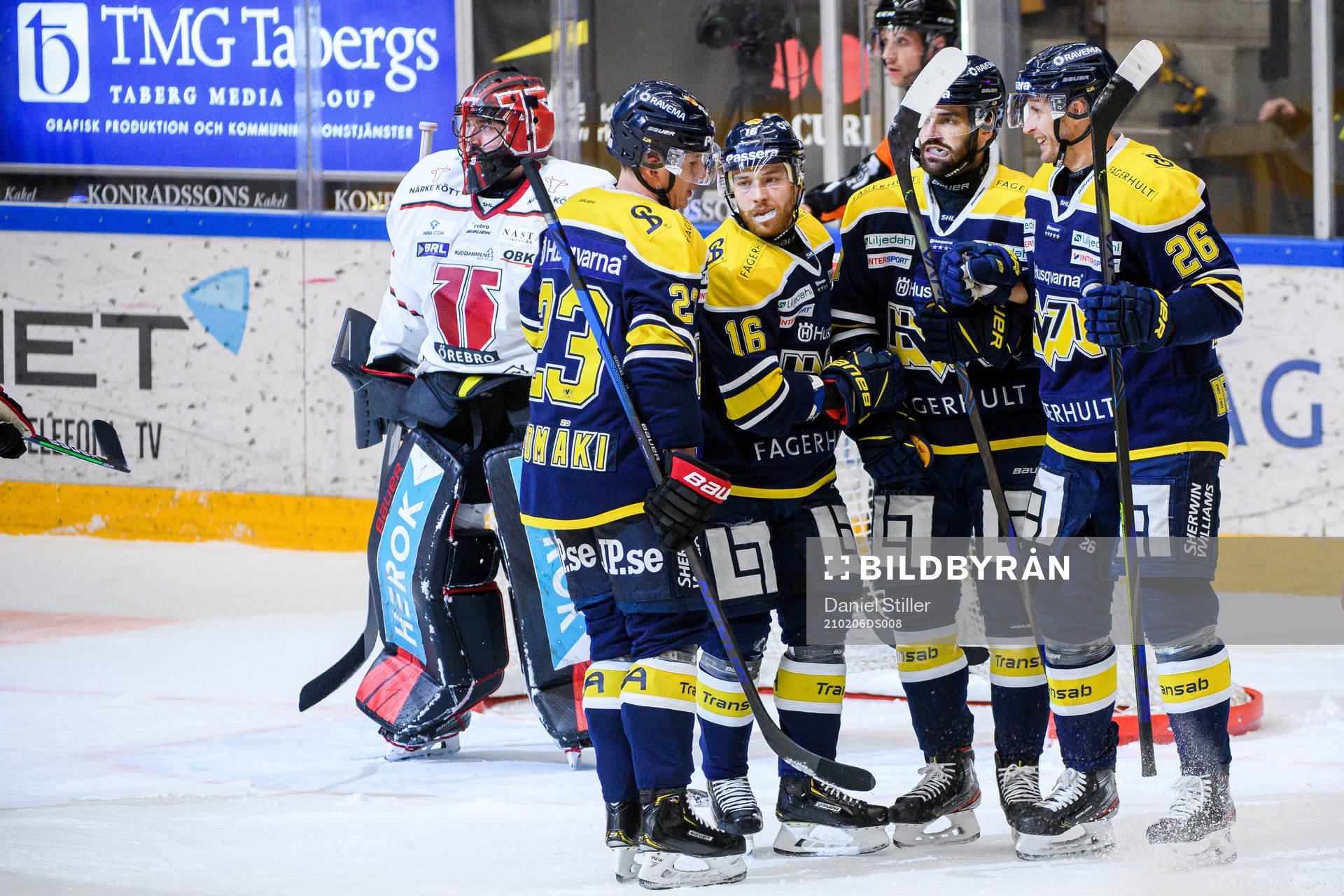 s Filip Sandberg jublar med Arttu Ilomäki , Linus Fröberg