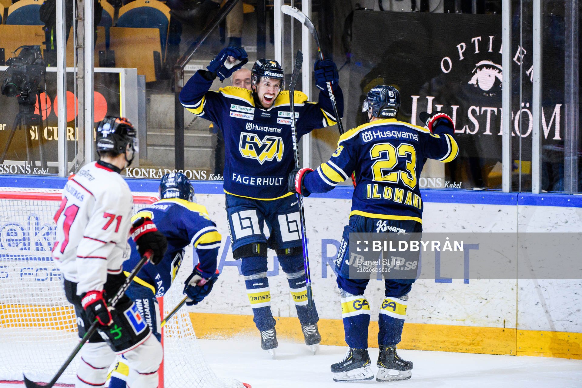 s Niklas Arell och Arttu Ilomäki jublar