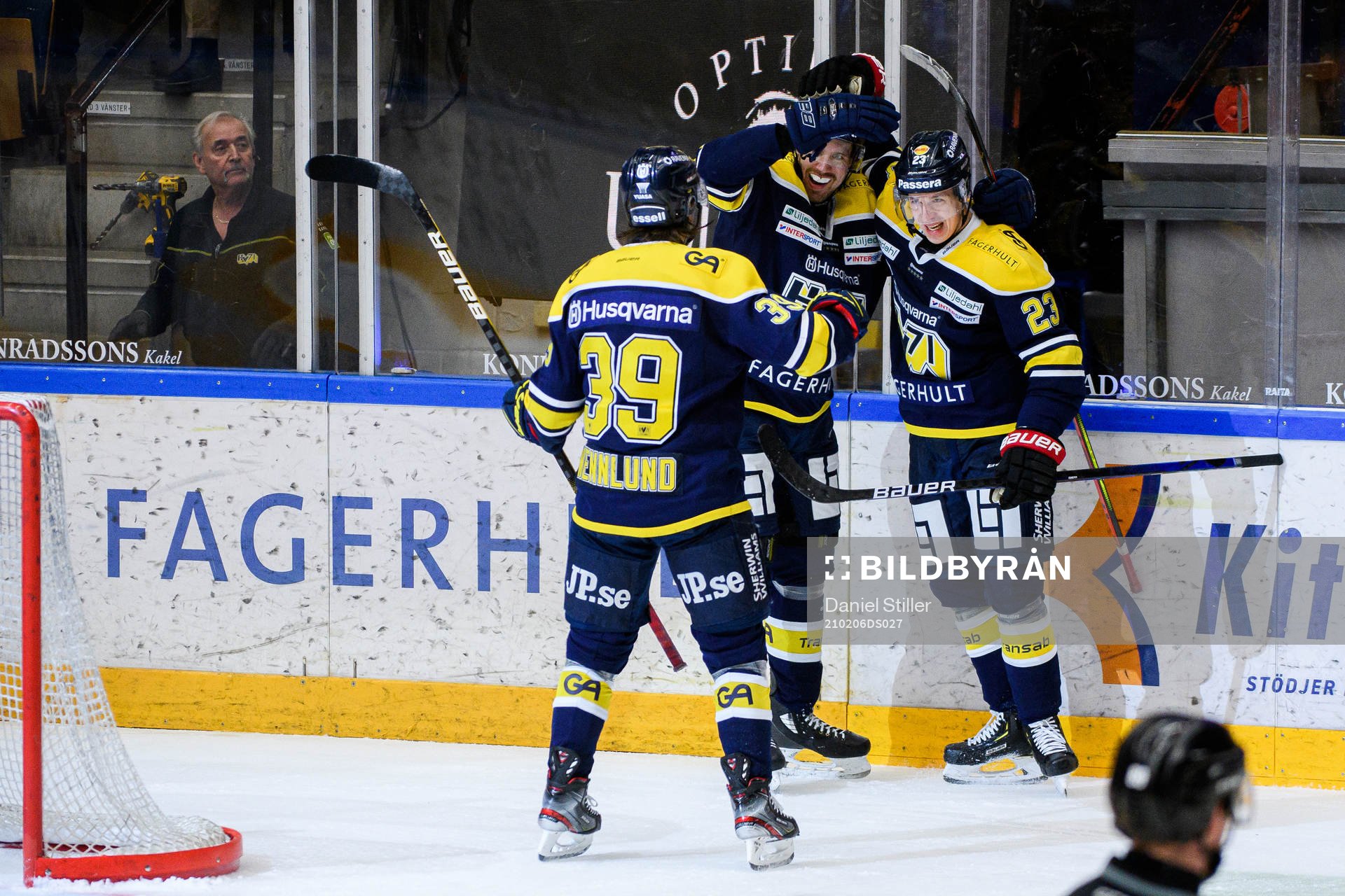 s Niklas Arell , Max Wennlund och Arttu Ilomäki jublar