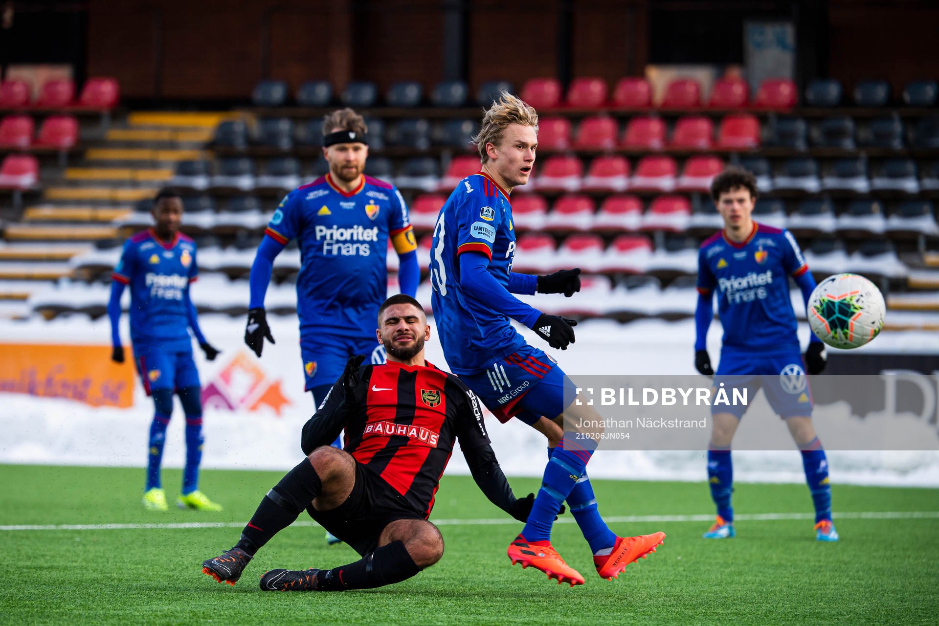 Djurgårdens Axel Wallenborg och Brommapojkarnas Omar Faraj