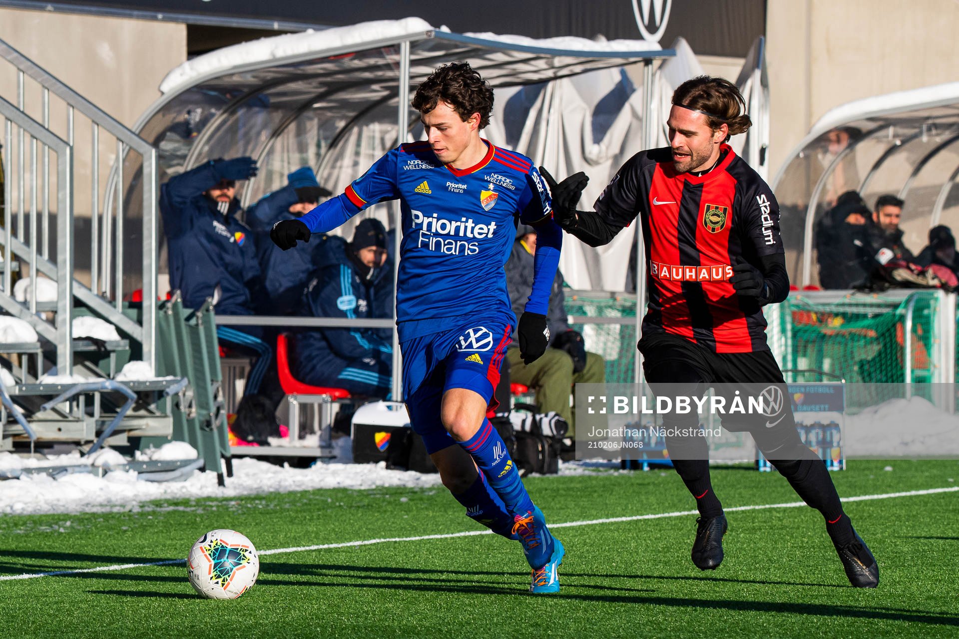 Djurgårdens Leo Cornic och Brommapojkarnas Simon Helg