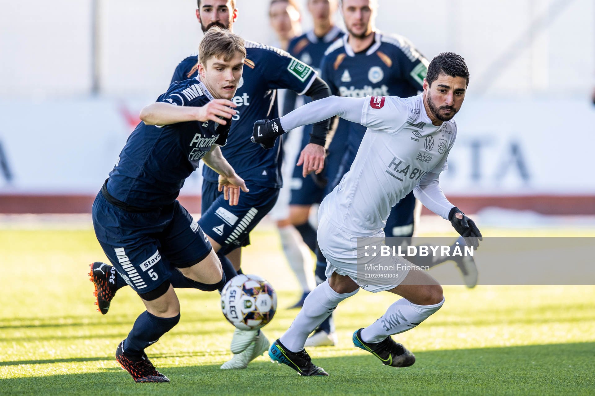 Utsiktens Jakob Hedenquist och Örgrytes Ailton Jose Almeida