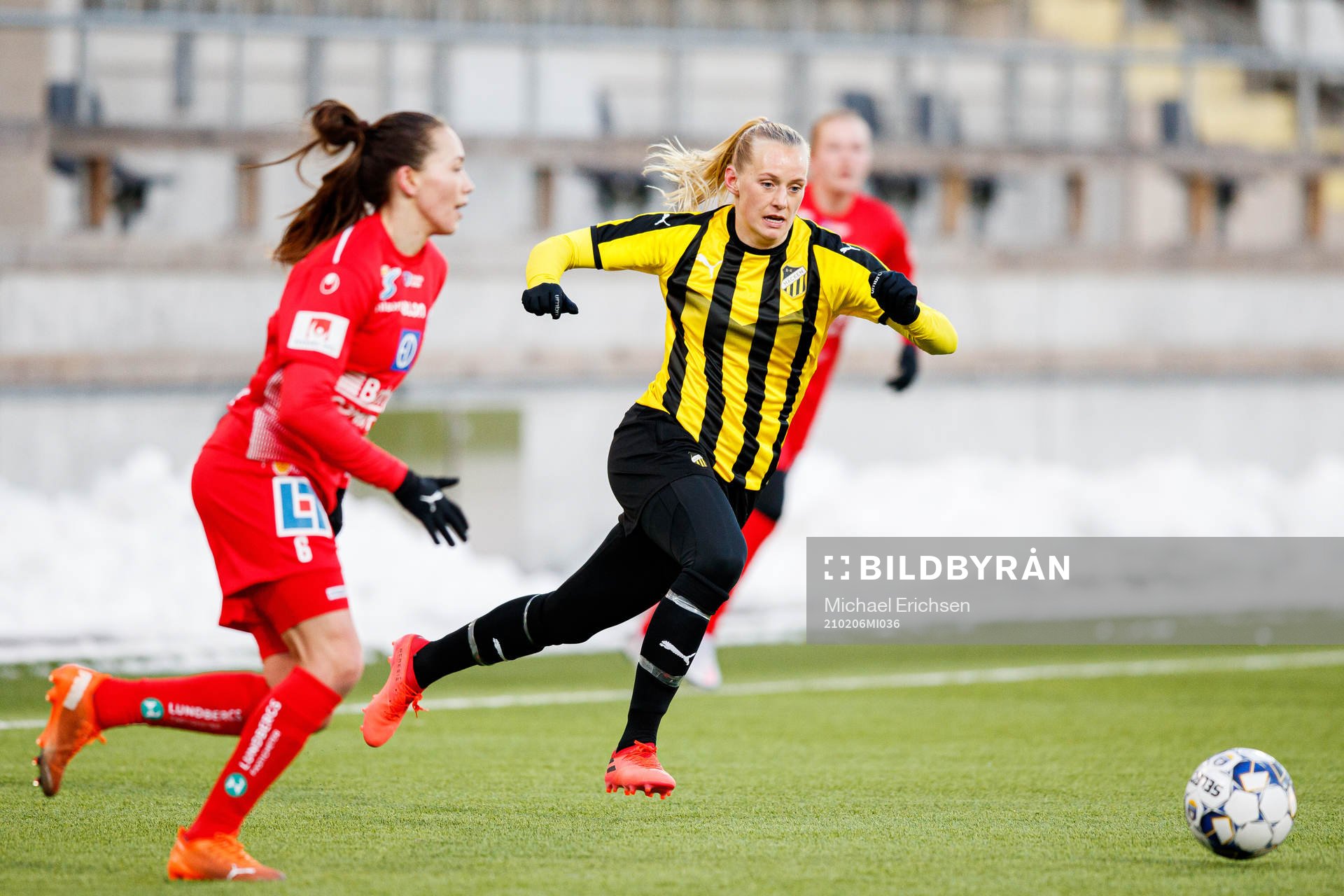 Linköpings Elin Landström och Häckens Stina Blackstenius