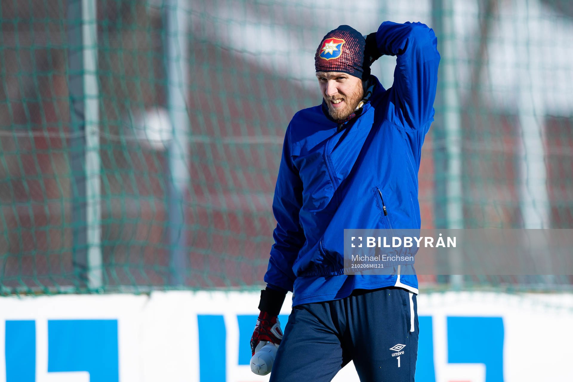 Örgrytes målvakt Fredrik Andersson innan  fotbollsmatchen