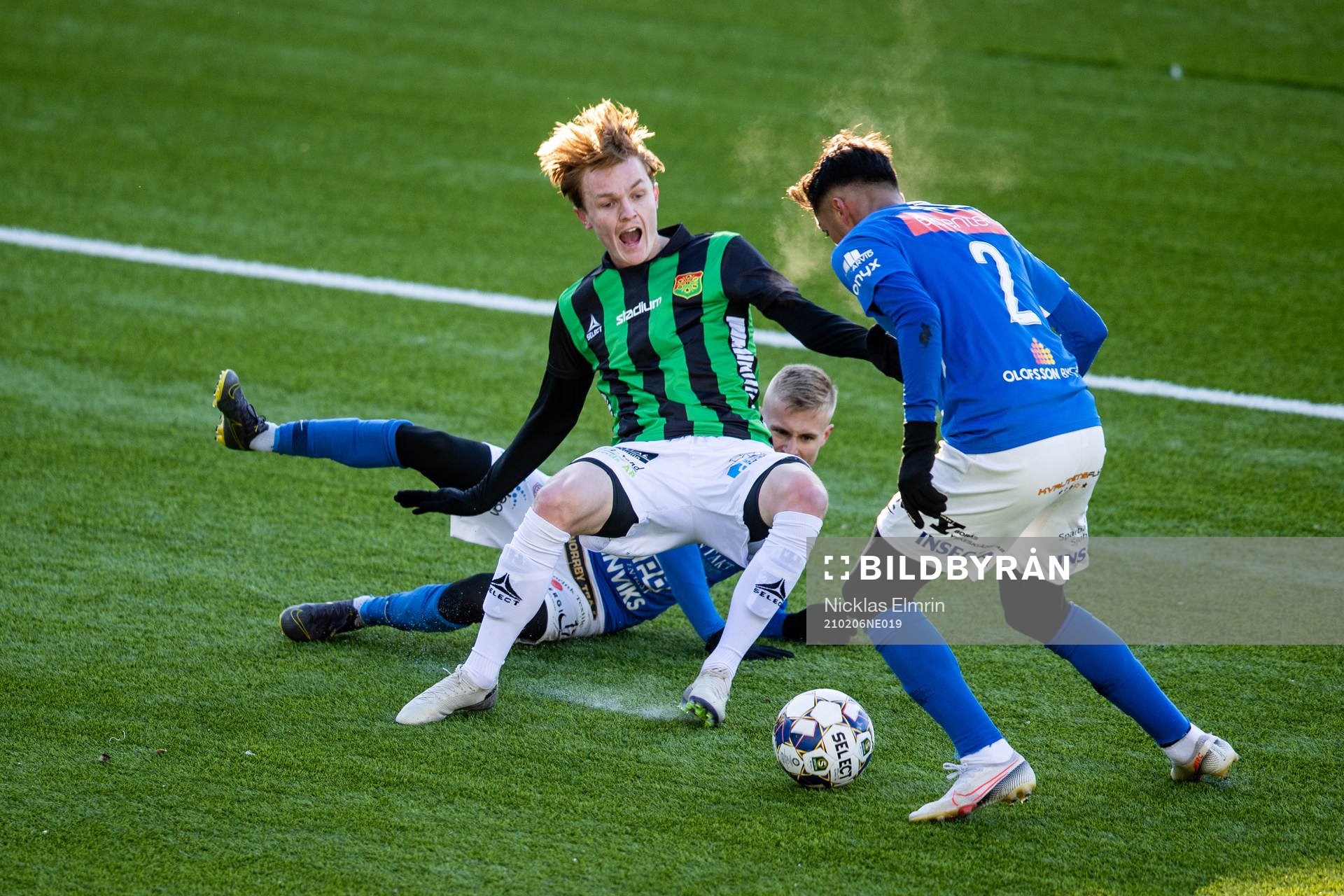 GAIS Julius Johansson mot Norrbys Viktor Bergh och Abbas