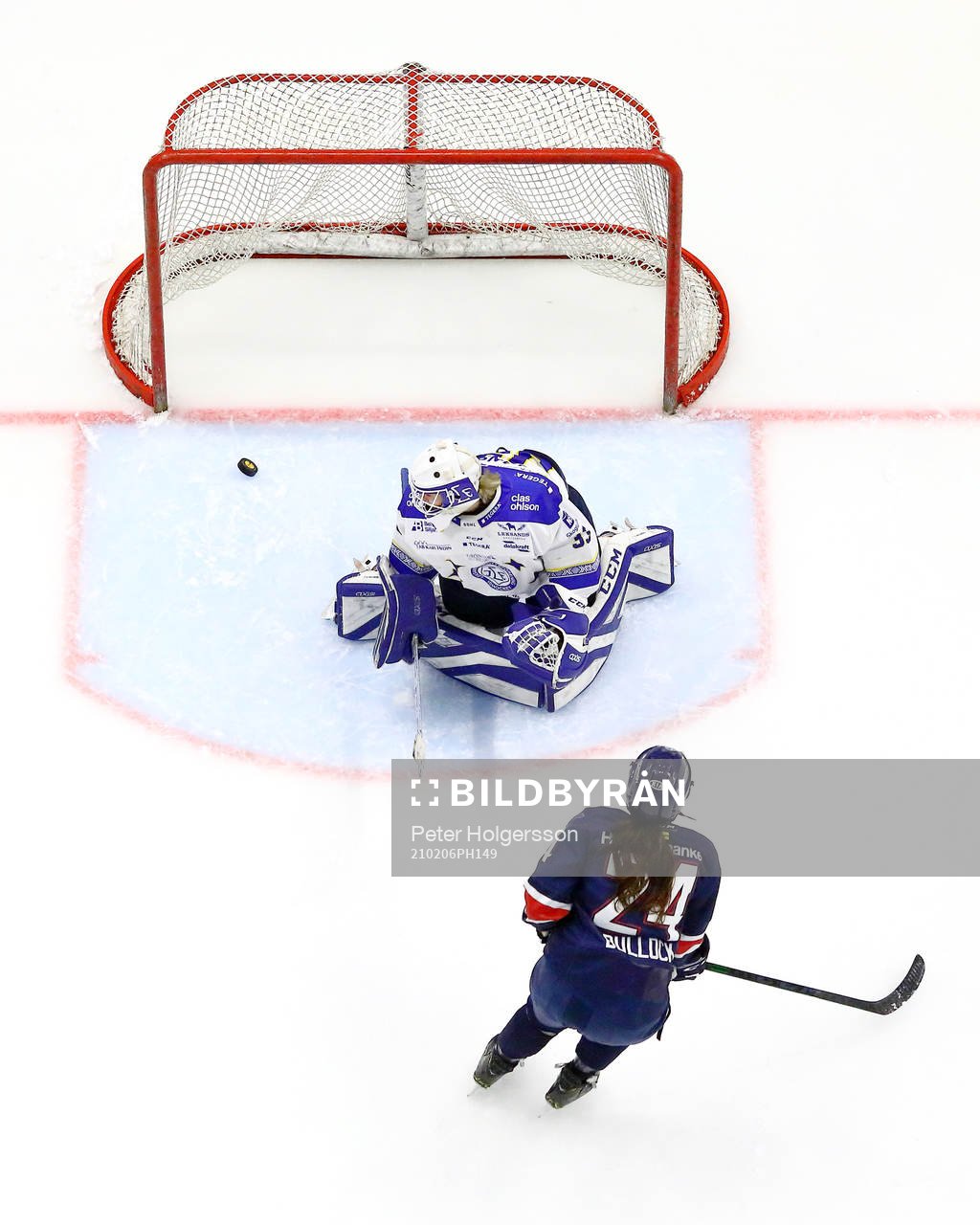 Linköpings Carly Bullock gör mål 1-0 på straff förbi