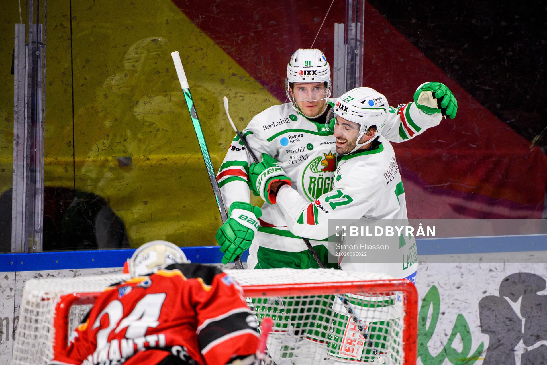 Rögles Adam Tambellini och Joey LaLeggia jublar