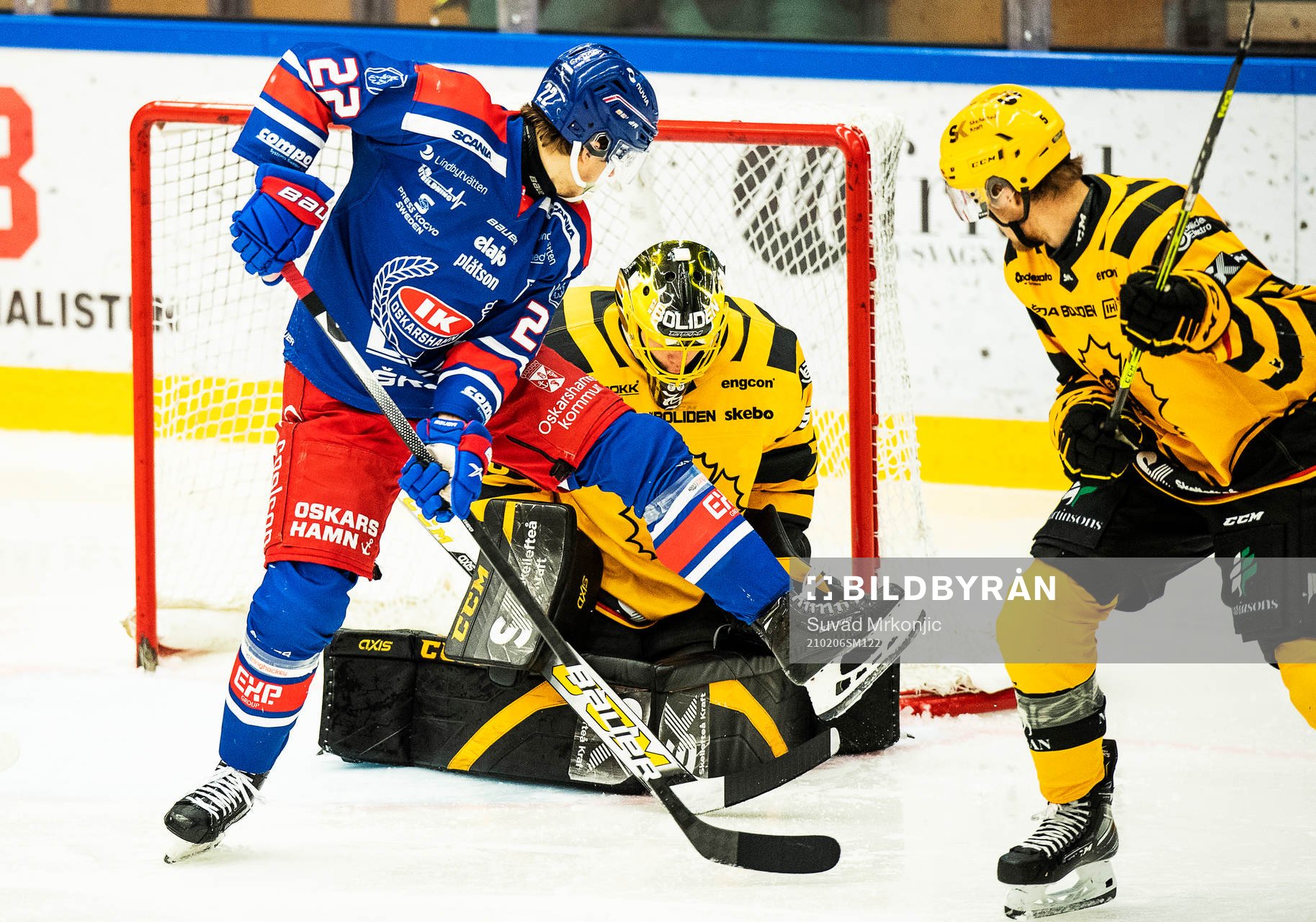 Oskarshamns John Dahlström och Skellefteås målvakt Arvid