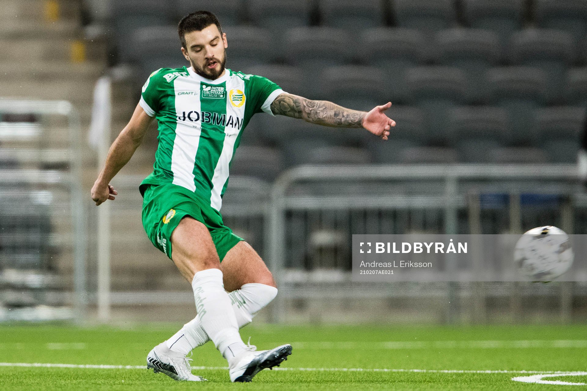 Hammarbys Vladimir Rodic med ett skott