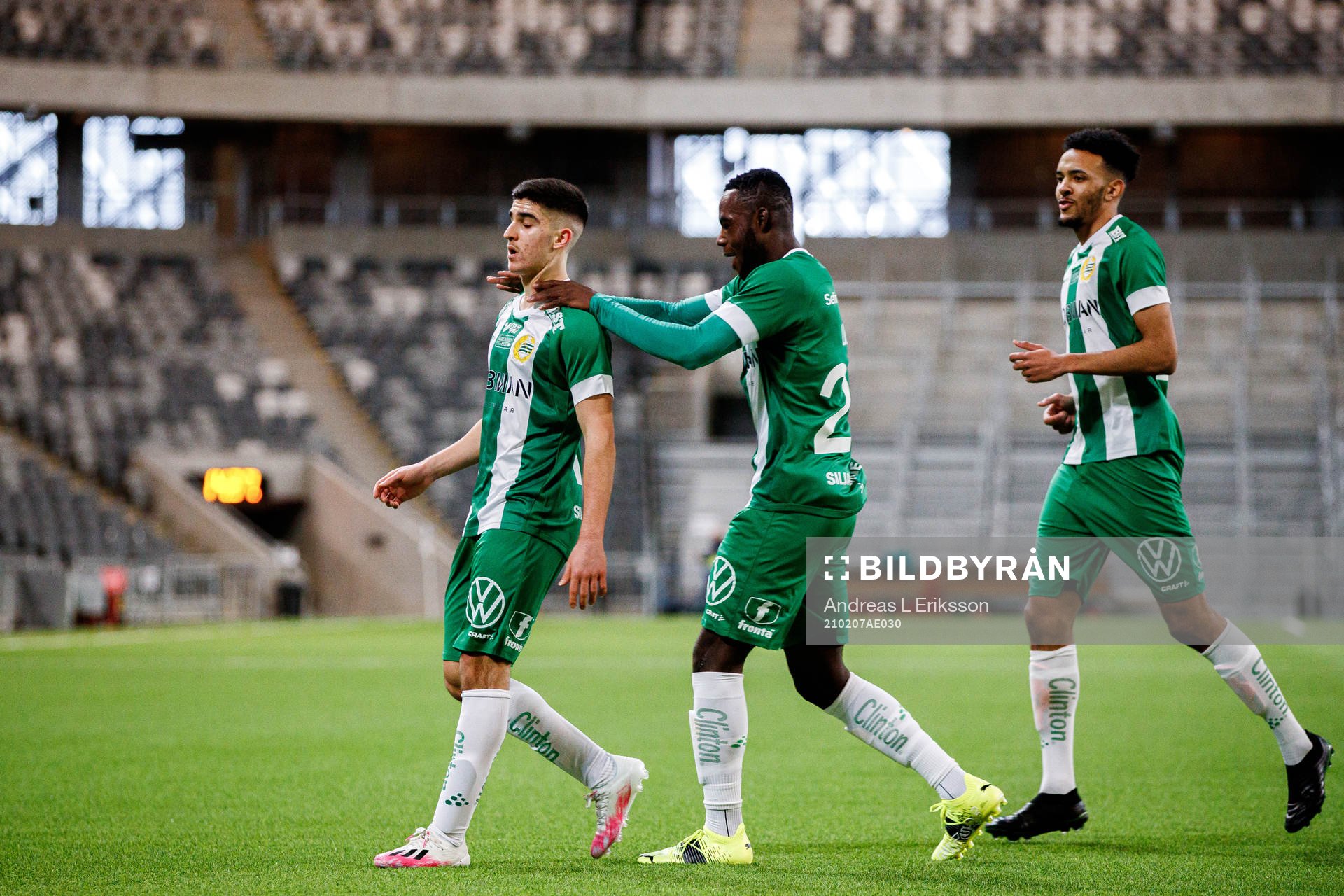 Hammarbys Mayckel Lahdo jublar med Loue Junior Bayere och