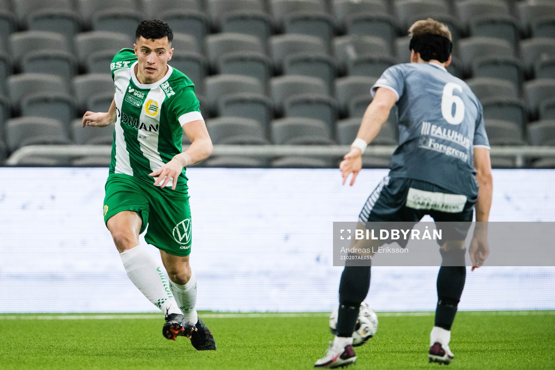 Hammarbys Astrit Selmani och Brages Bjarni Mark Antonsson