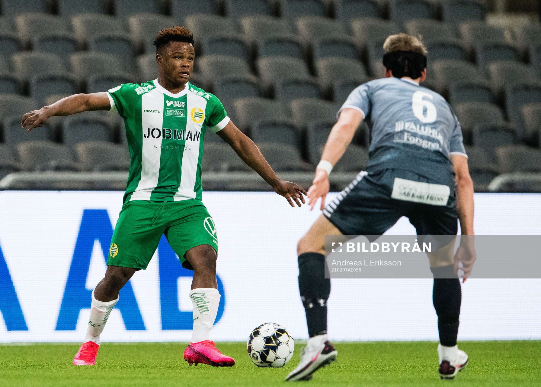 Hammarbys Akinkunmi Amoo och Brages Bjarni Mark Antonsson