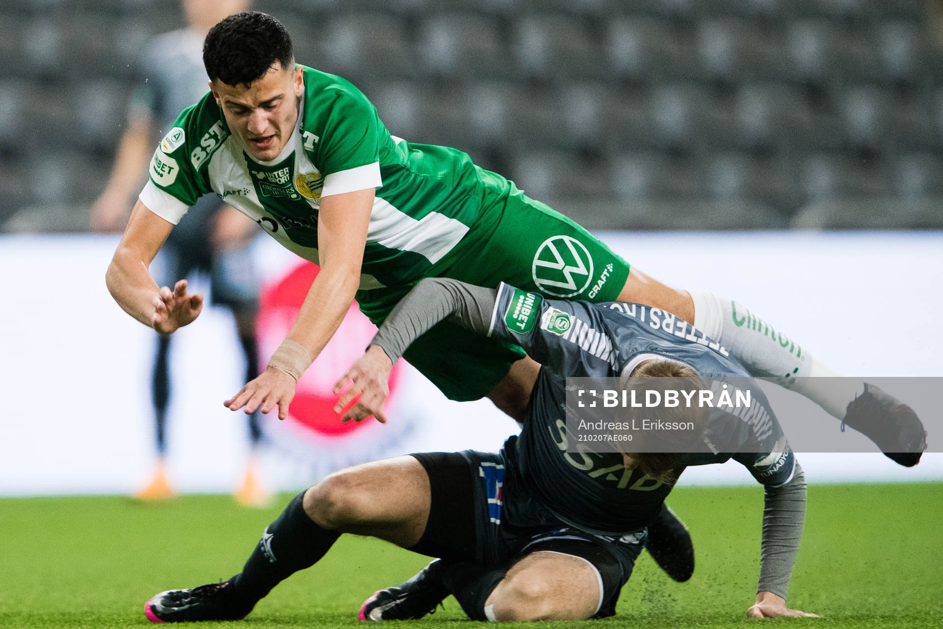 Hammarbys Astrit Selmani och Brages Alexander Zetterström