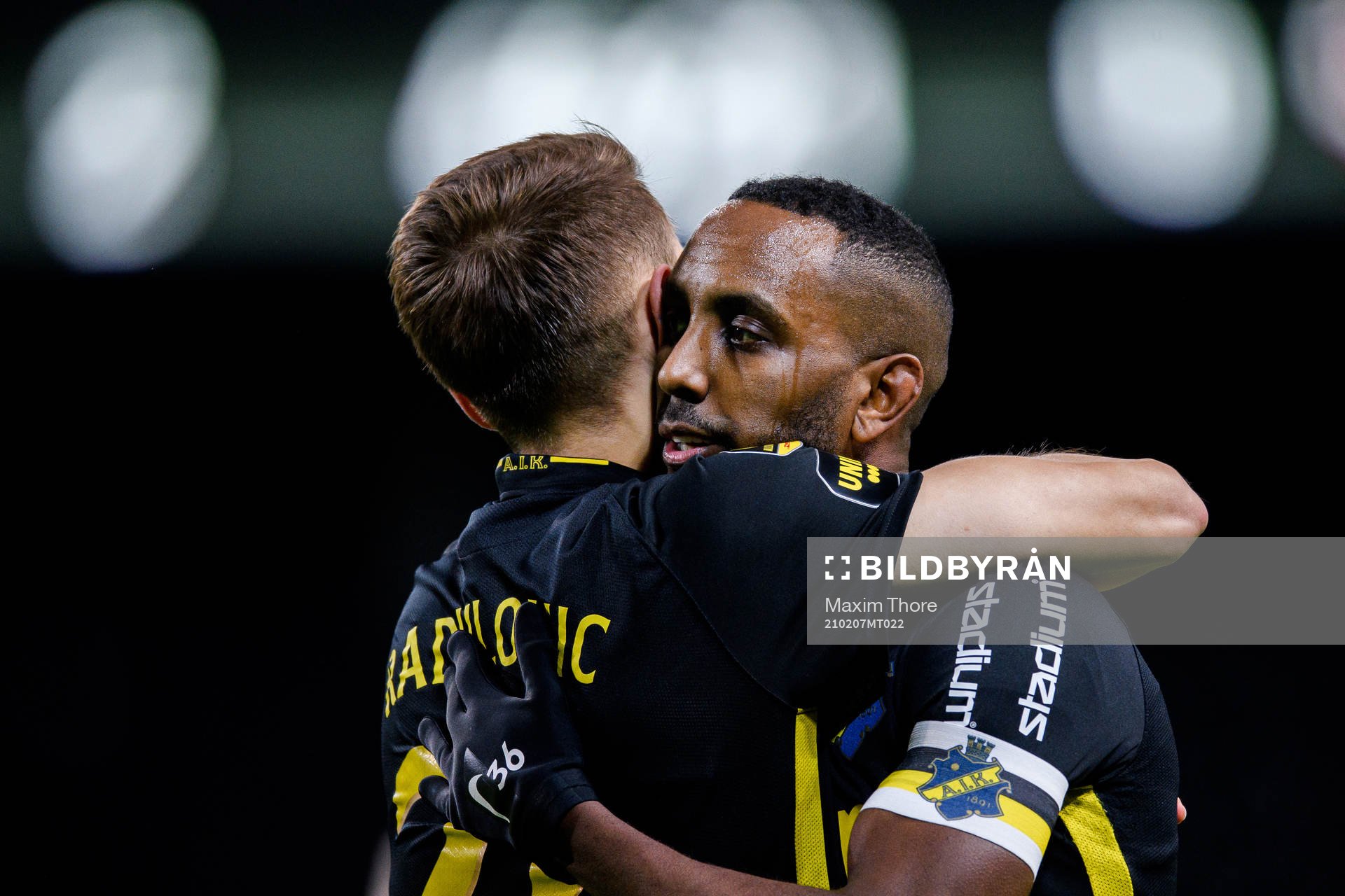 s Bojan Radulovic och Henok Goitom jublar