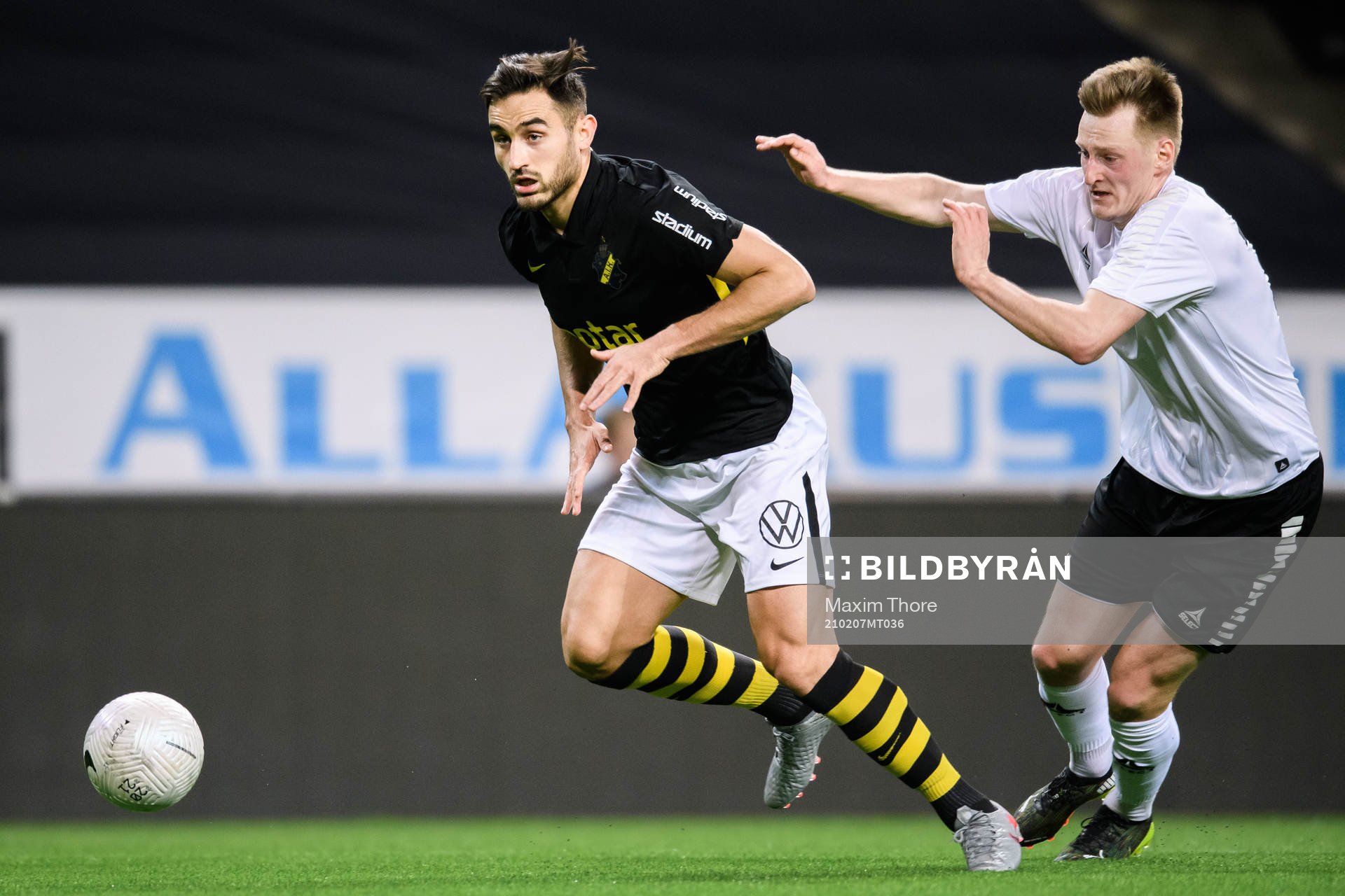 s Sotirios Papagiannopoulos och Örebros Rasmus Karjalainen