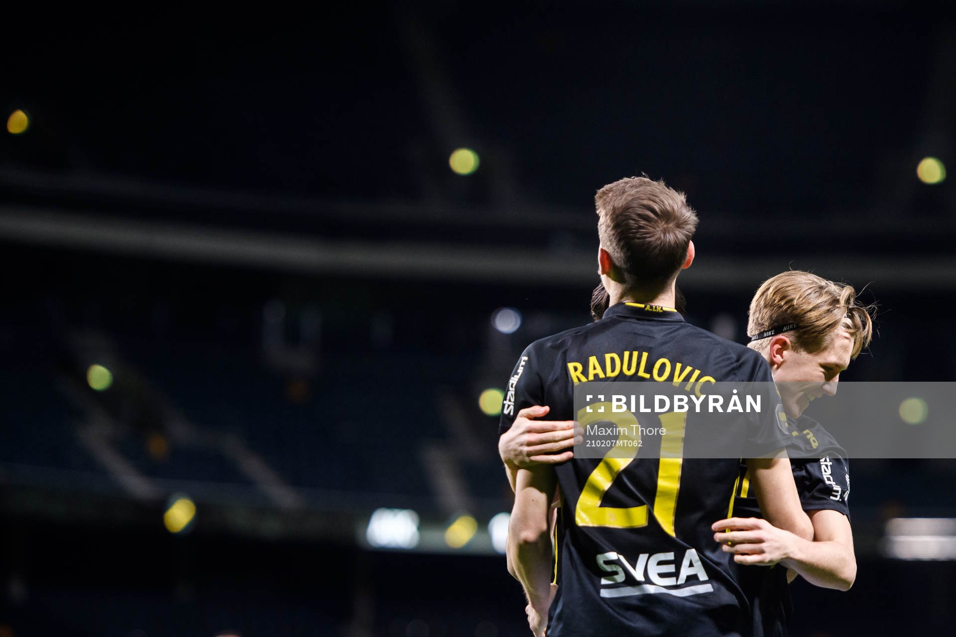 s Tom Strannegård jublar med Bojan Radulovic