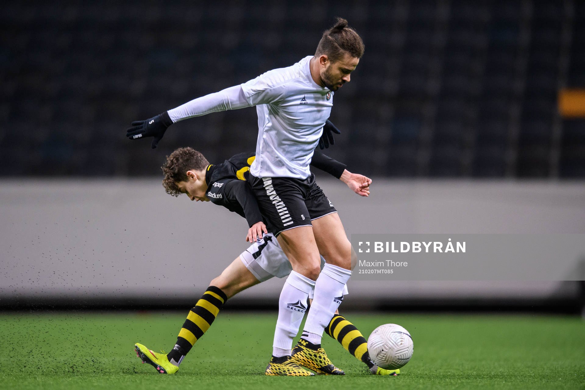 s Victor Andersson och Örebros Fabio De Sousa Silva